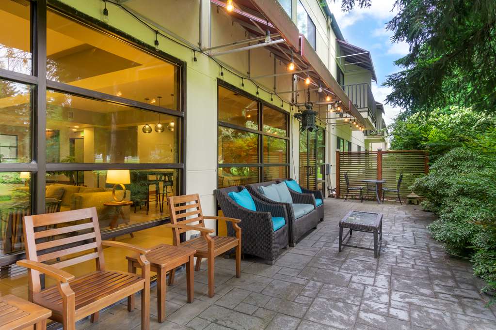 Best Western Plus Plaza by the Green Image