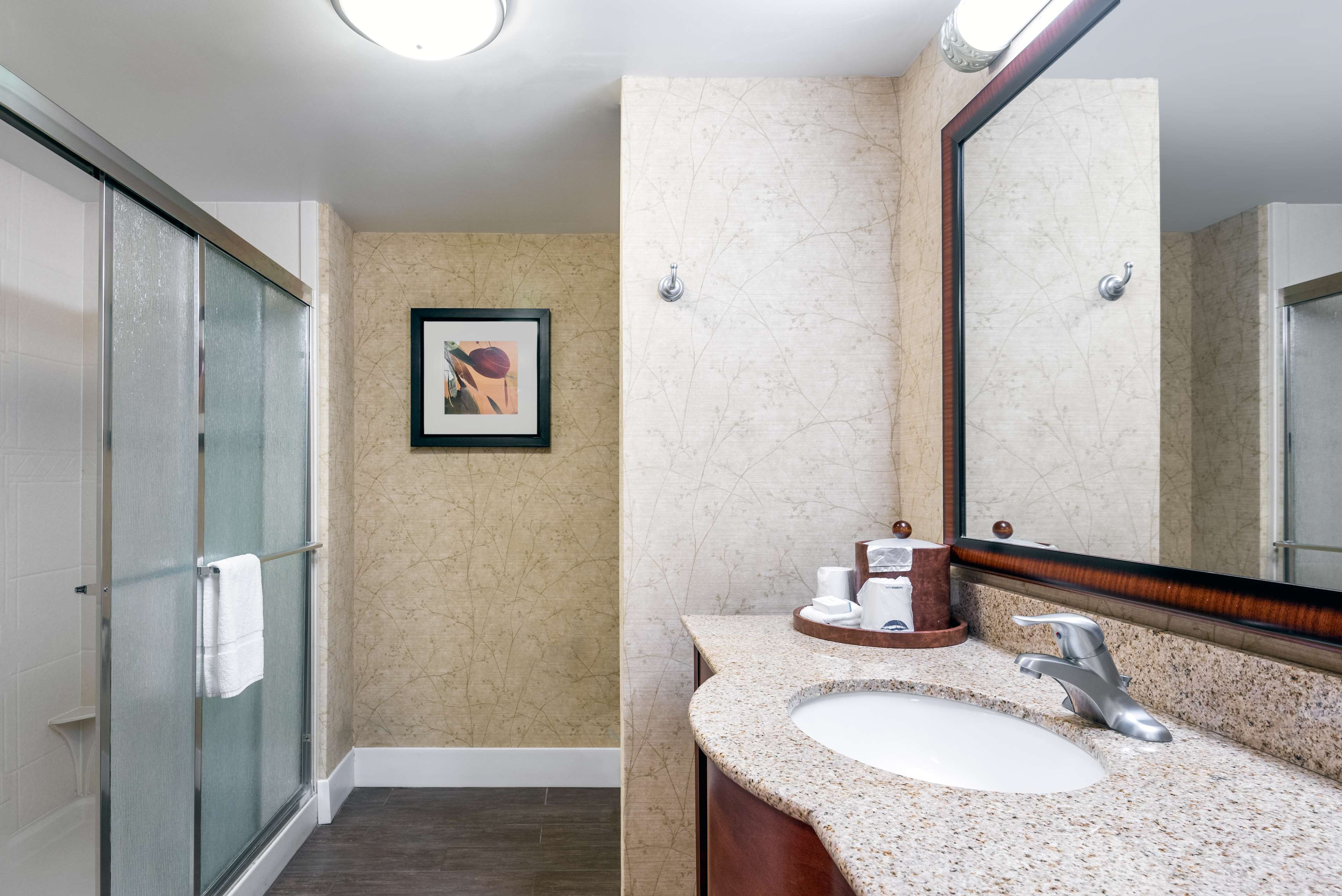 Guest room bath