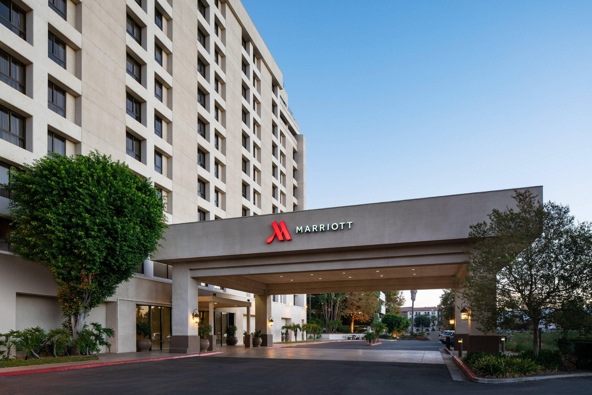 Marriott Riverside at the Convention Center Photo