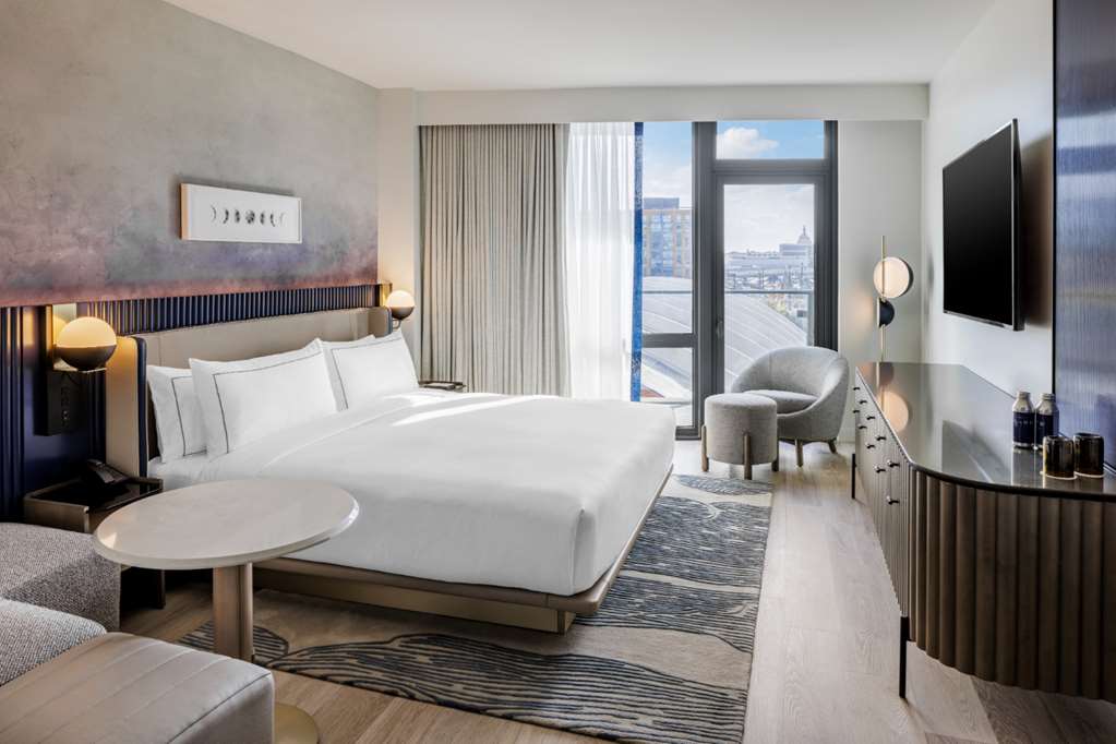 The Morrow Washington DC, Curio Collection by Hilton Image