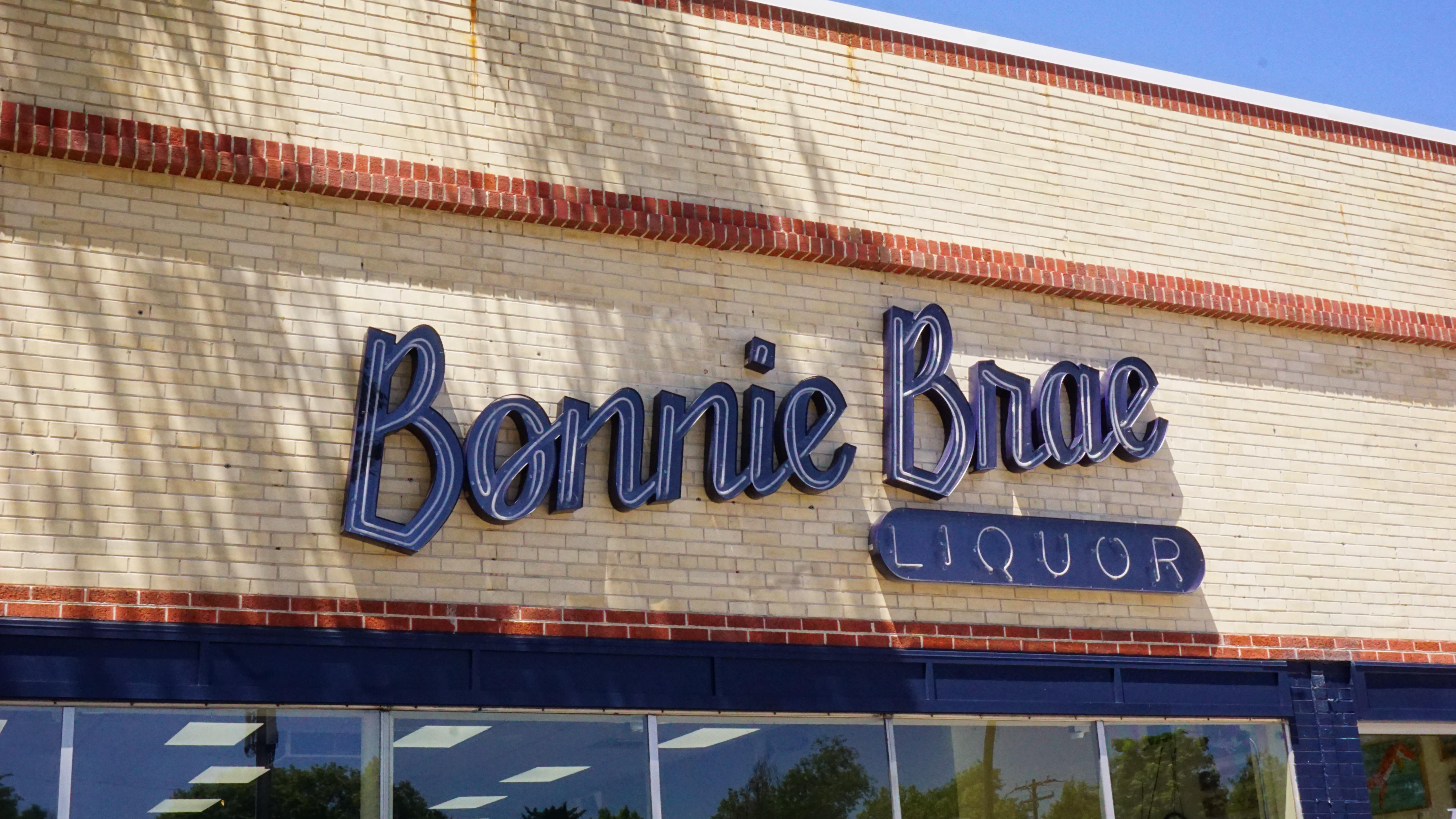 Bonnie Brae Liquor Photo