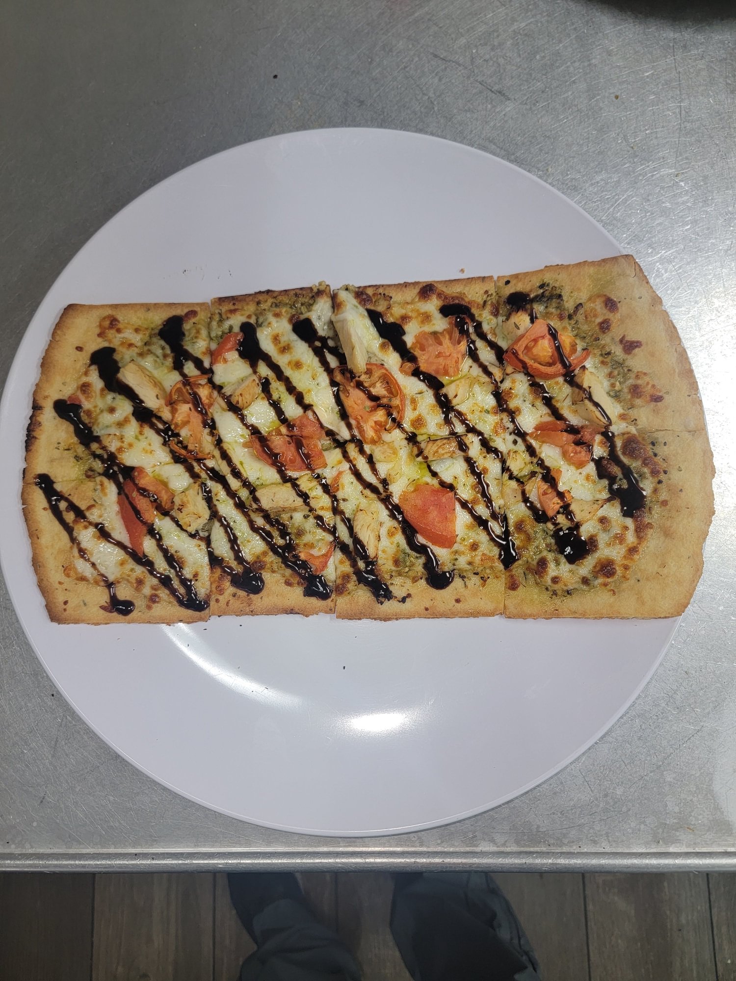 Pesto chicken flat bread