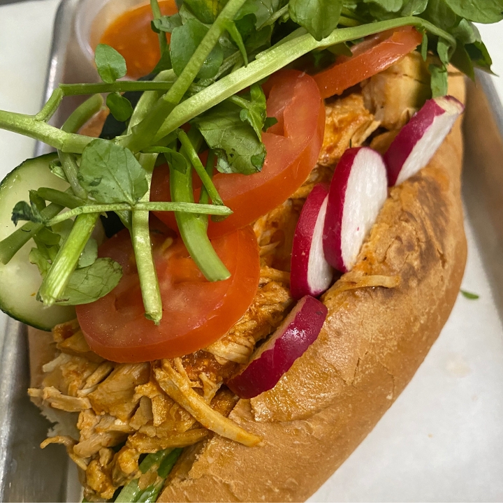 PANES CON POLLO/SALVADORIAN CHICKEN SANDWICH