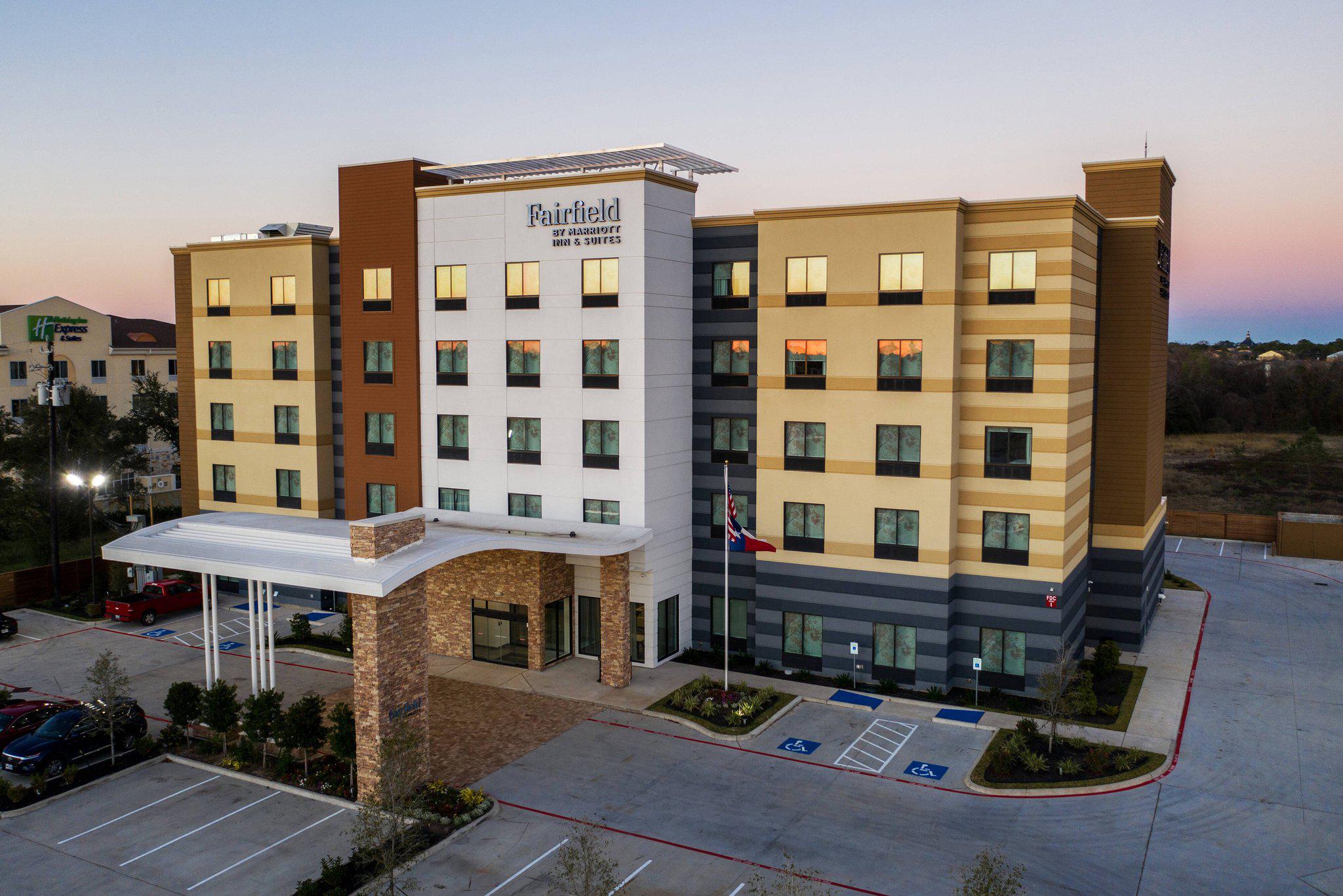 Fairfield Inn & Suites by Marriott Houston Brookhollow Photo