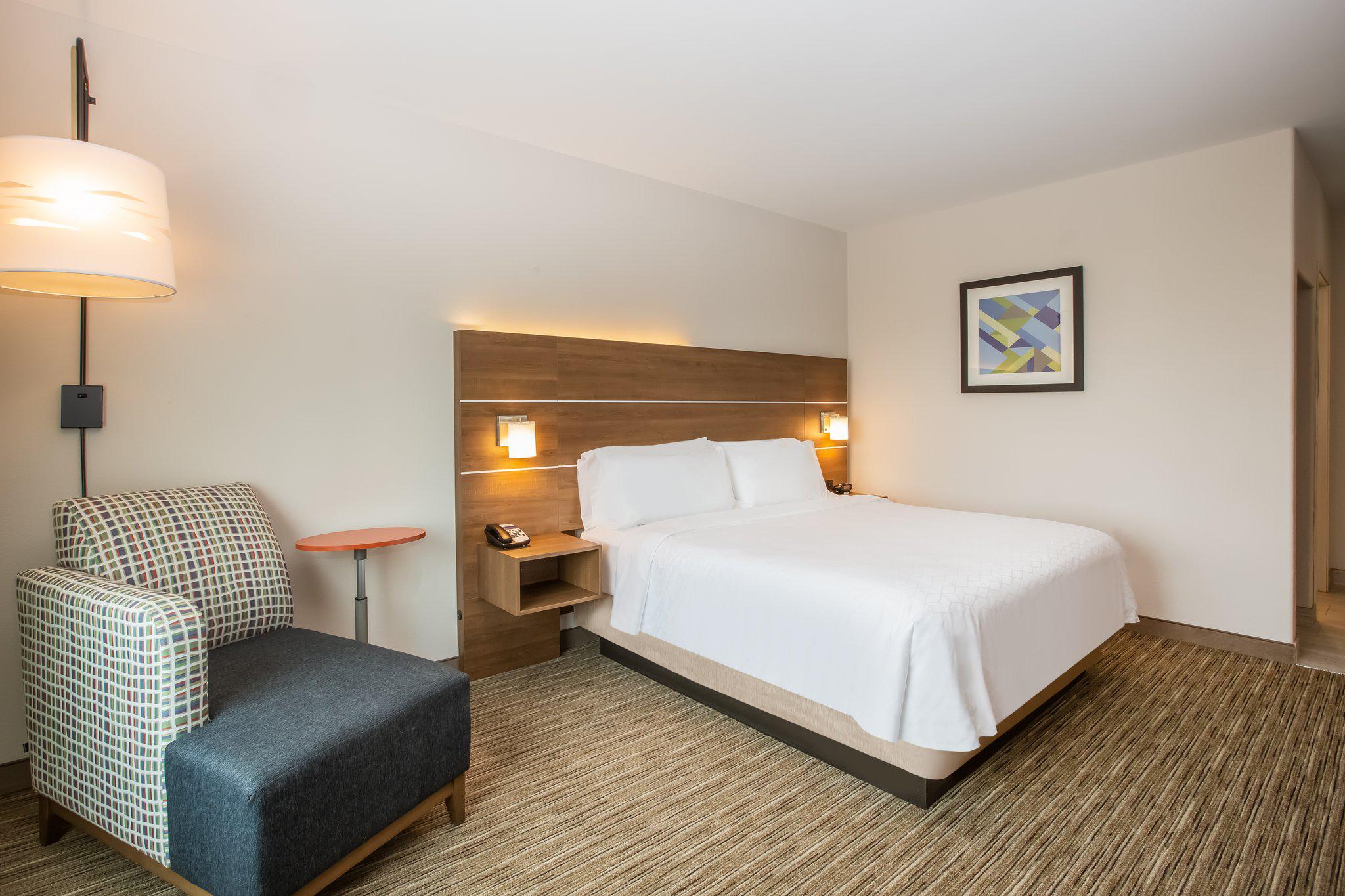 Holiday Inn Express & Suites Atlanta Southwest-Fairburn Photo