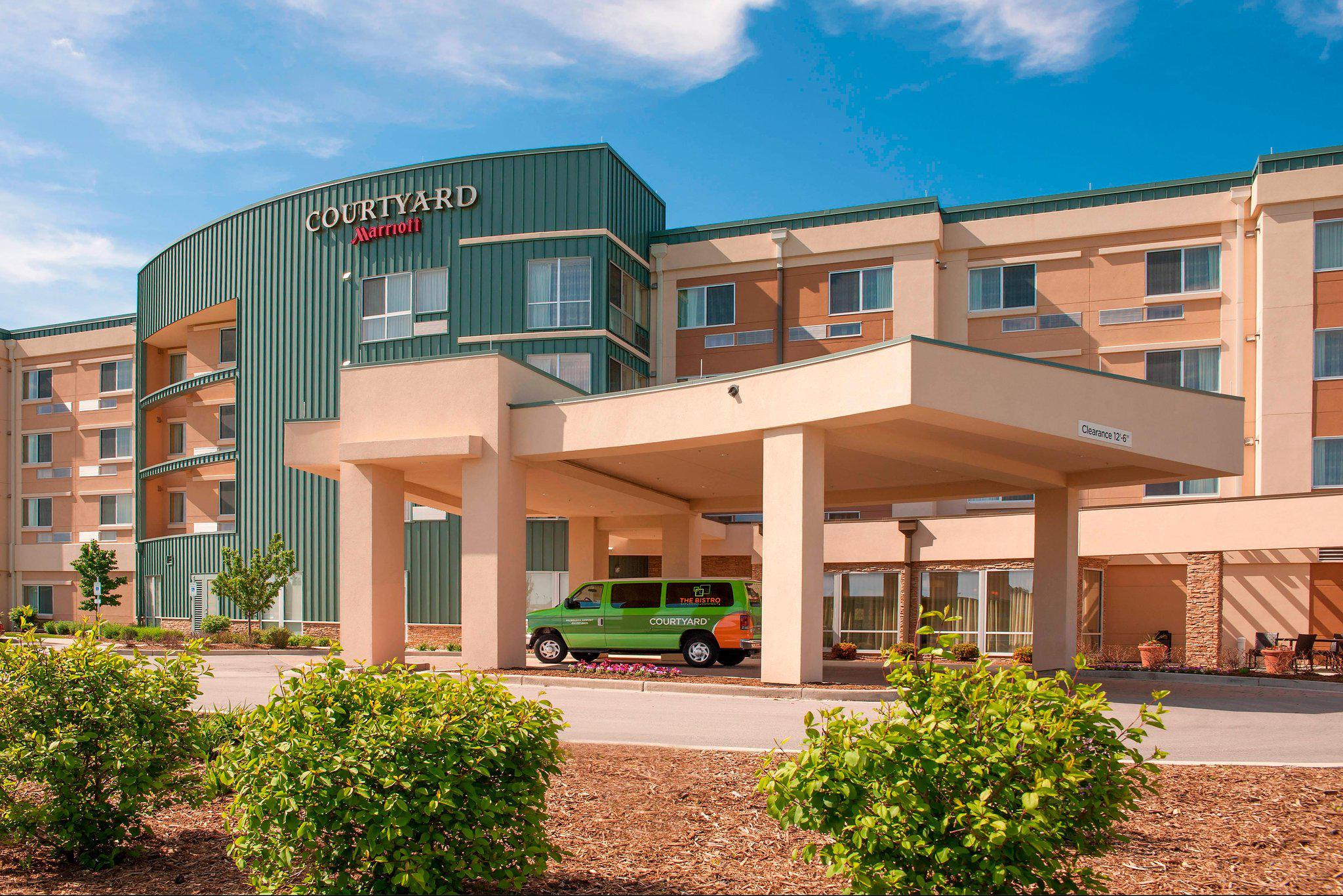 Courtyard by Marriott Milwaukee Airport Photo