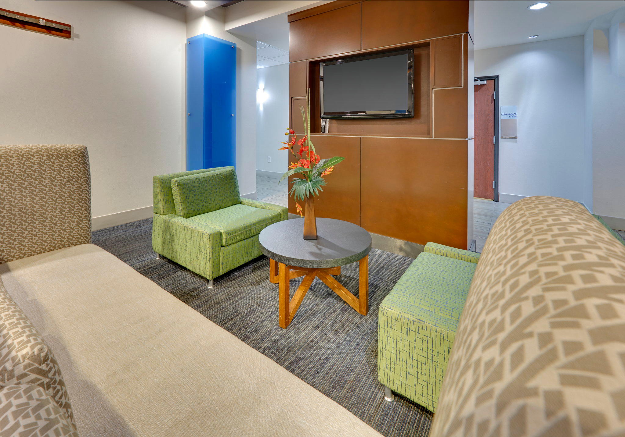 Holiday Inn Express & Suites Denton-Unt-Twu Photo