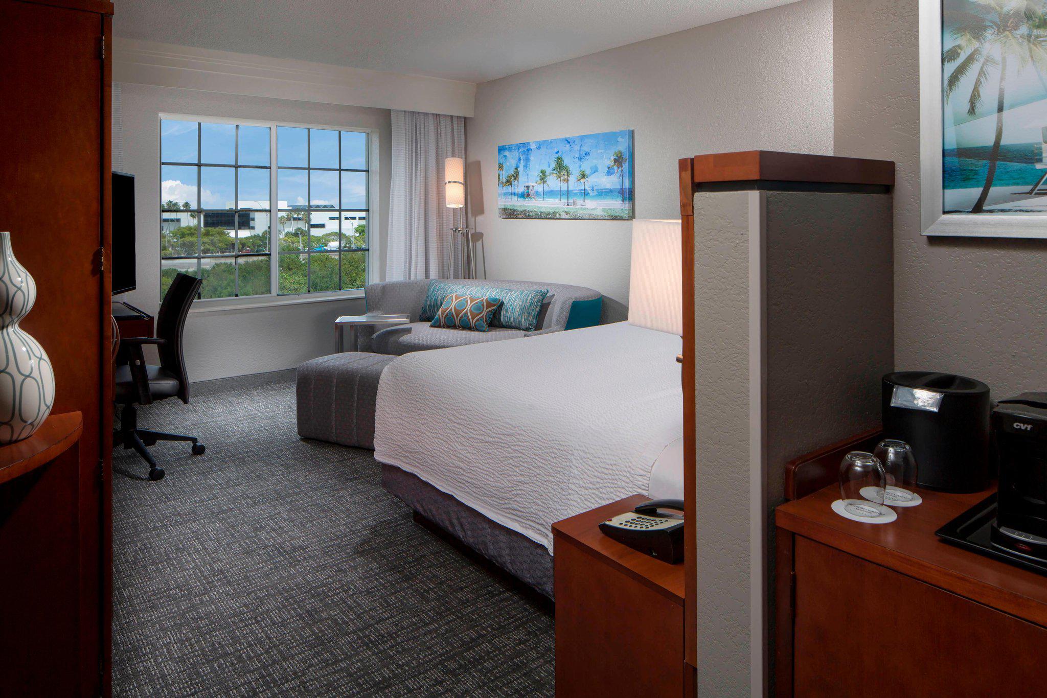 Courtyard by Marriott Fort Lauderdale Airport & Cruise Port Photo