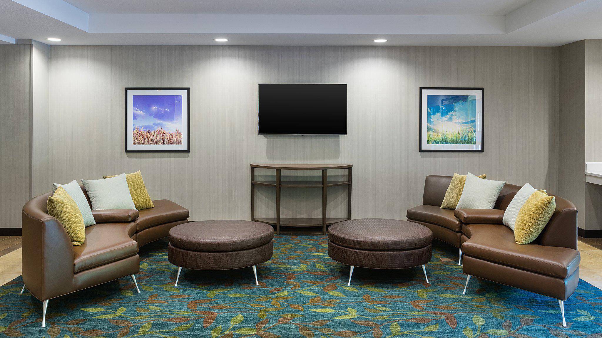 Candlewood Suites Grove City - Outlet Center Photo