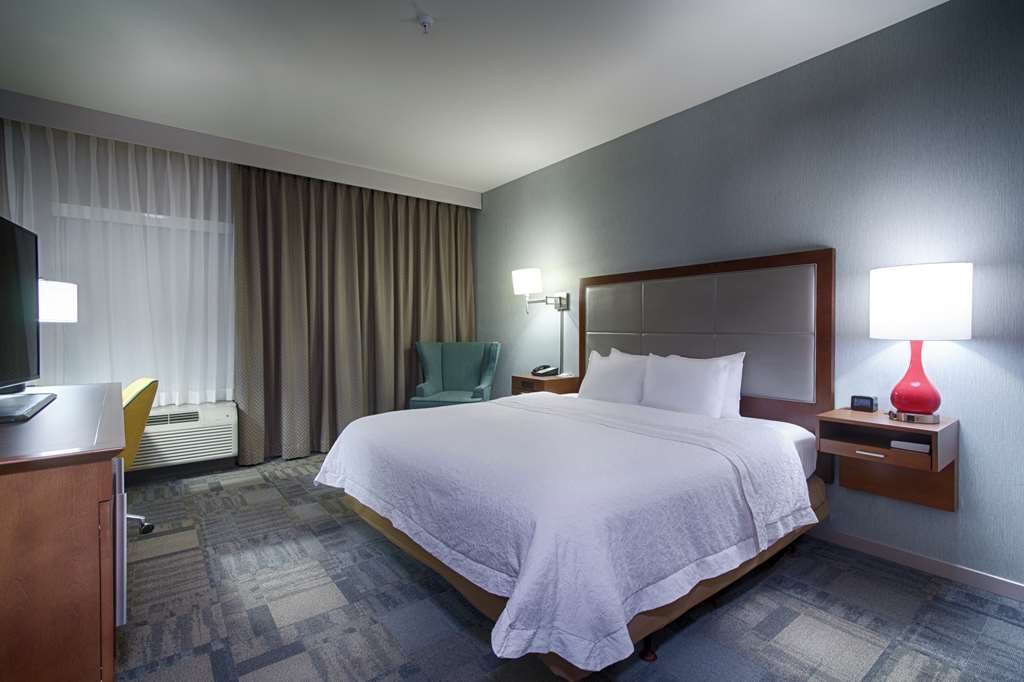 Hampton Inn Salina Image