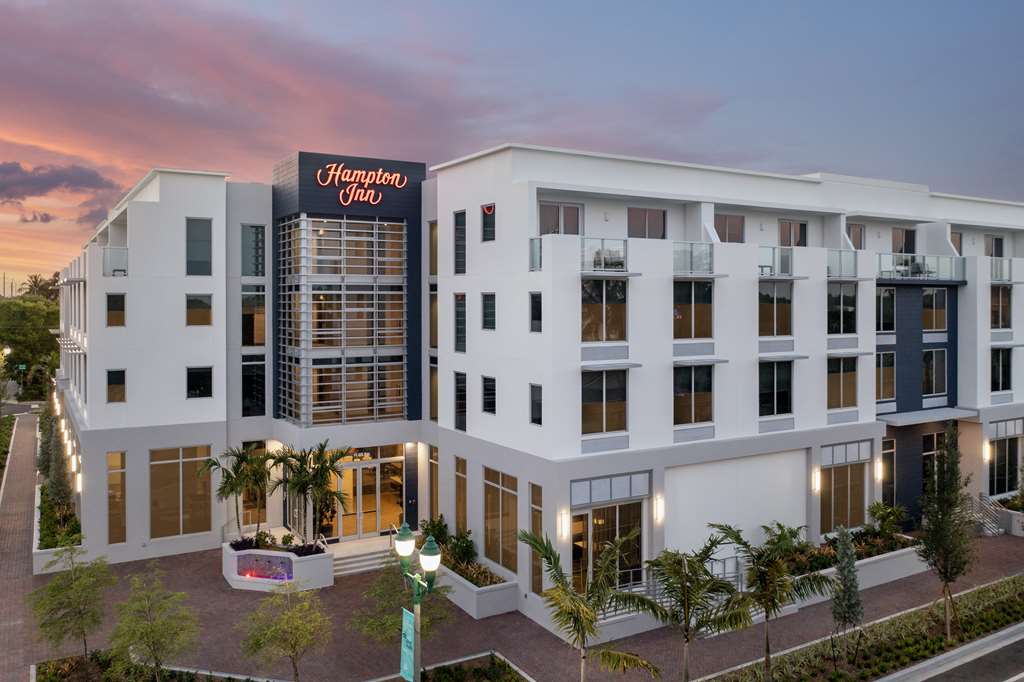 Hampton Inn Delray Beach Logo