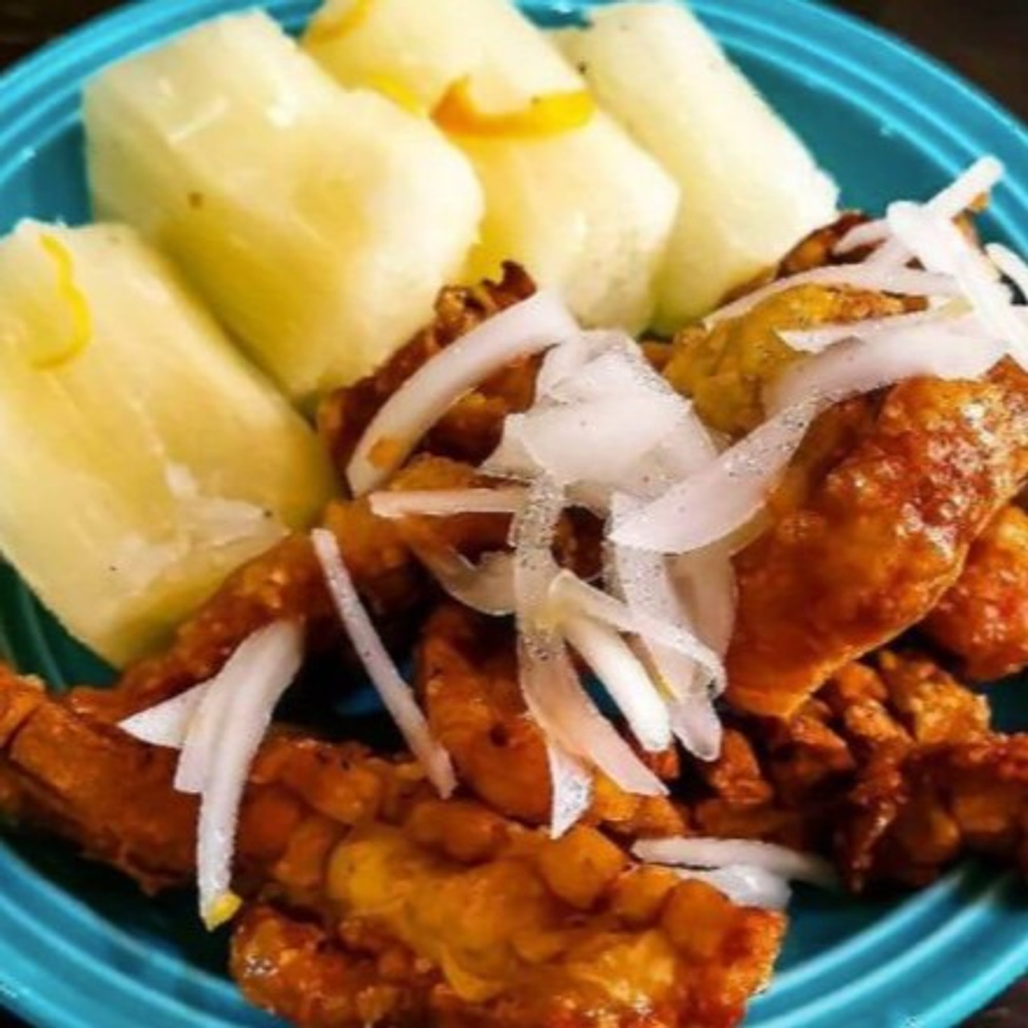 15.CHICHARRON CON YUCA
