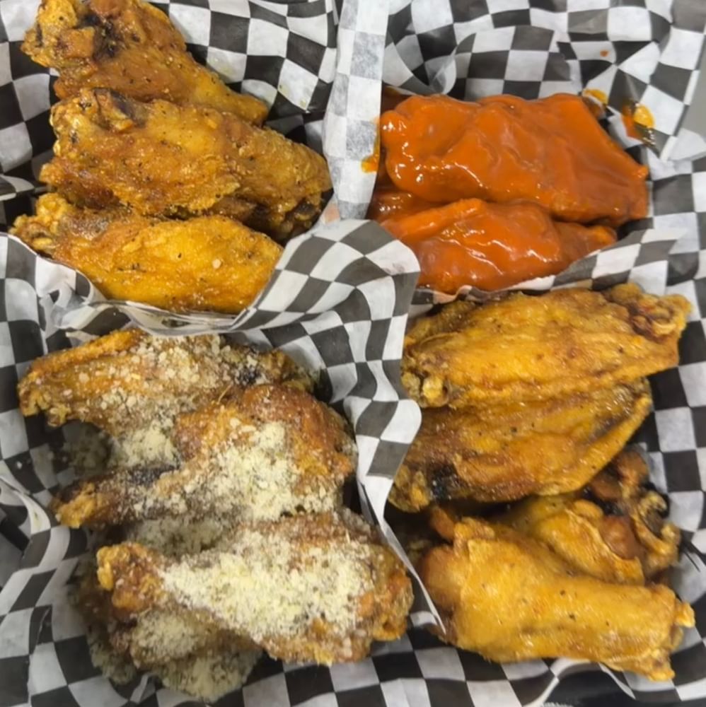 16 Pieces Wings Combo for Two (UP TO 2 Flavors)
