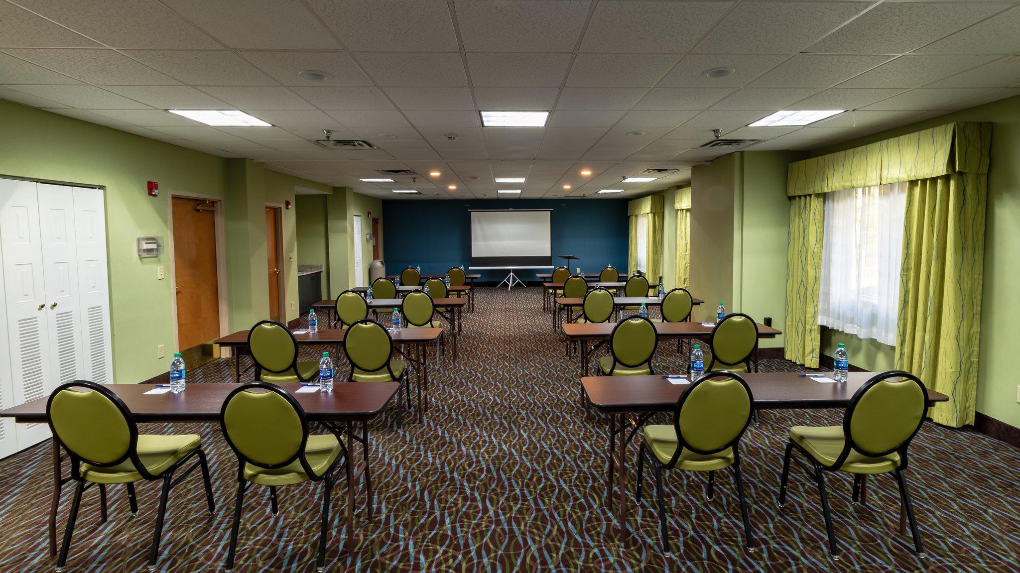 Holiday Inn Express & Suites Birmingham-Irondale (East) Photo