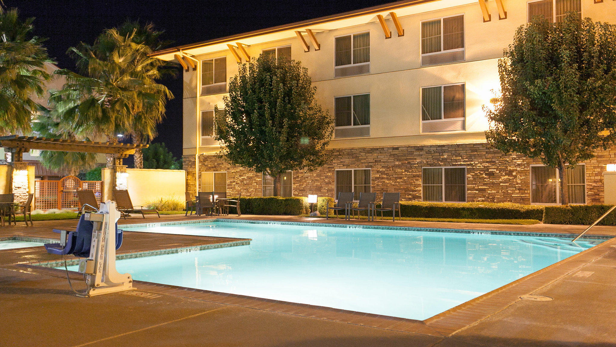 Holiday Inn Express & Suites Turlock-Hwy 99 Photo