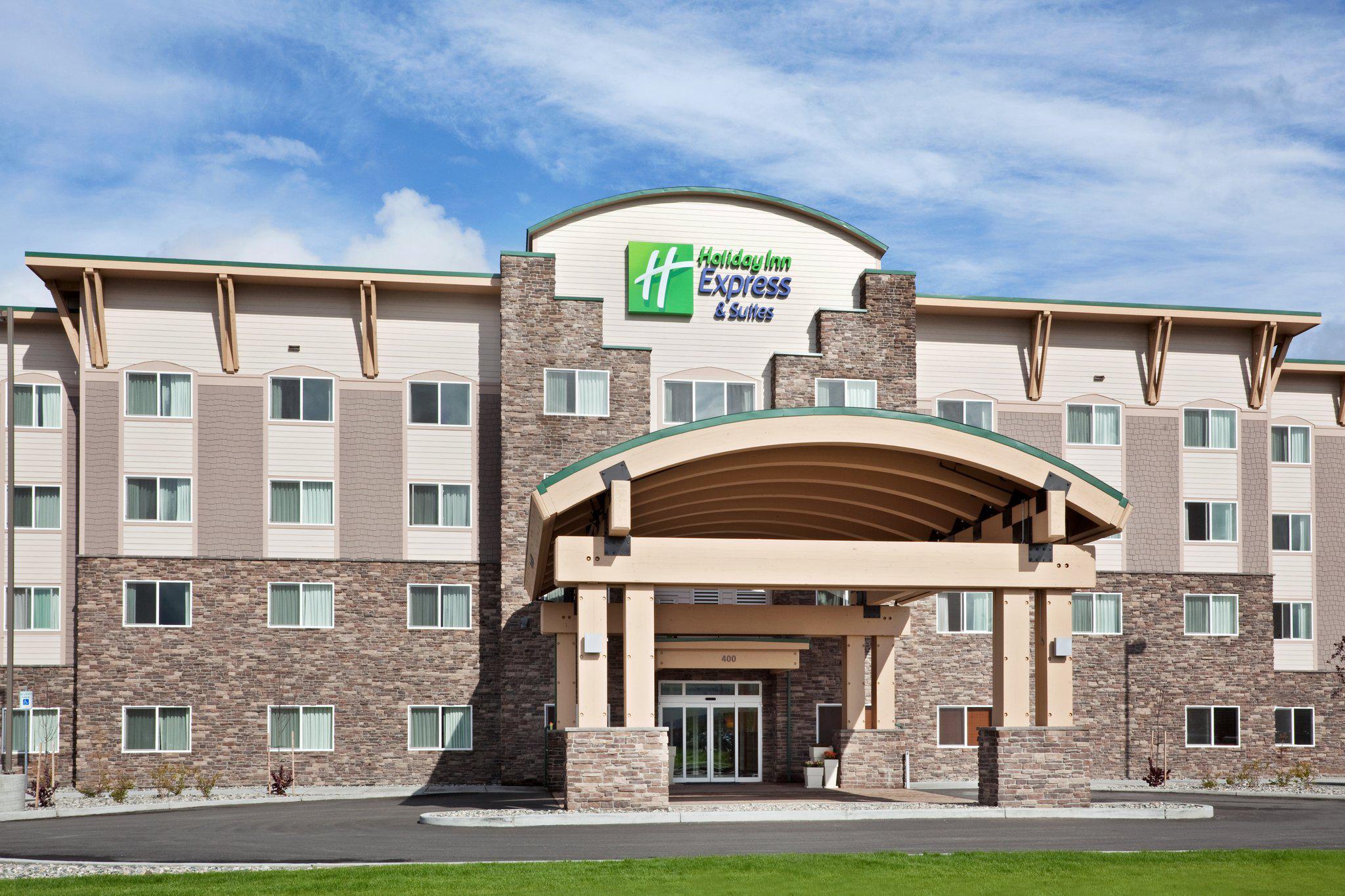 Holiday Inn Express & Suites Fairbanks Photo