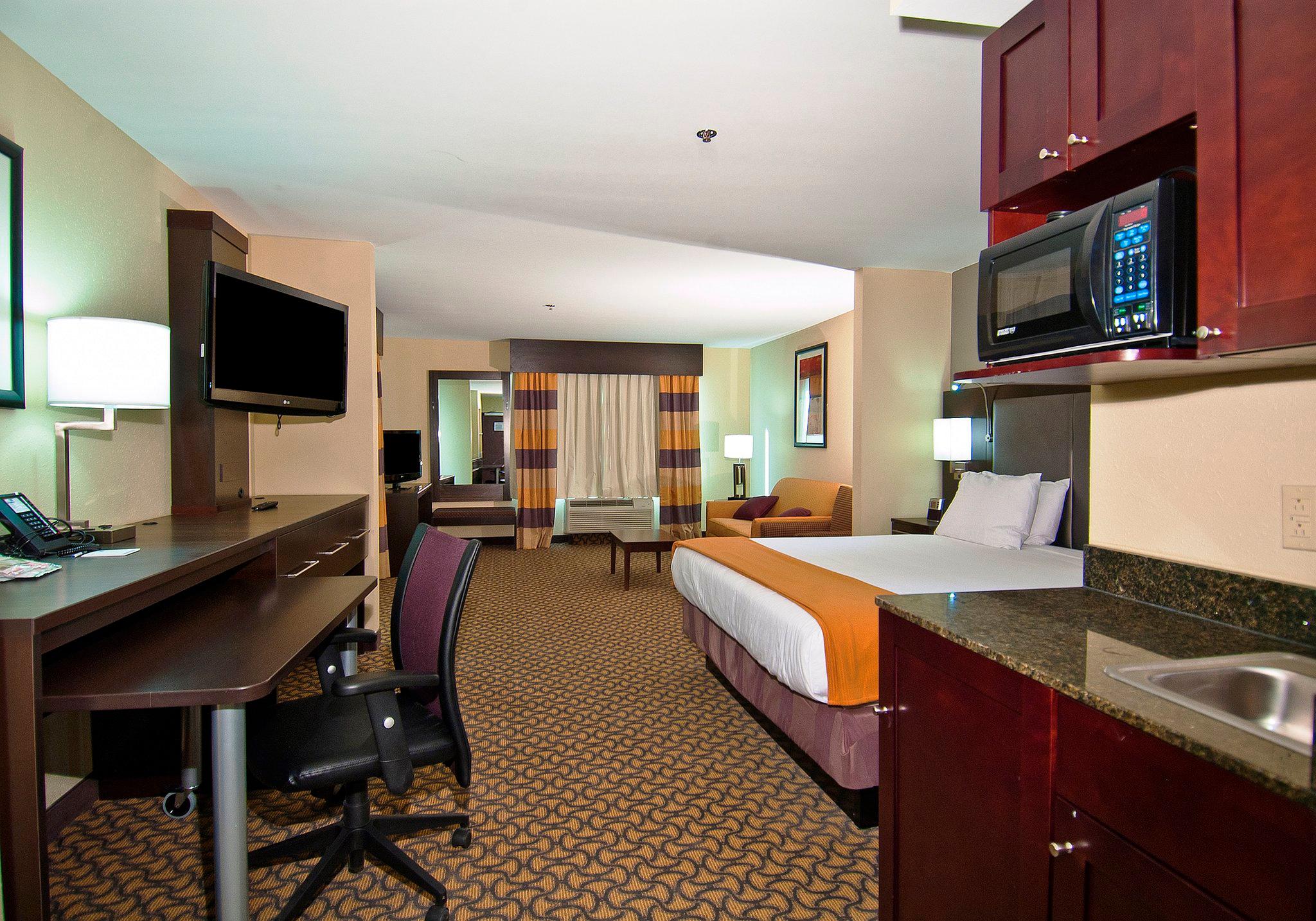 Holiday Inn Express & Suites Jackson/Pearl Intl Airport Photo