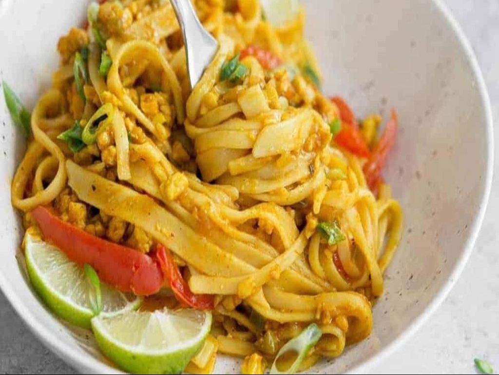 HT4. Curry Pad Thai Noodles