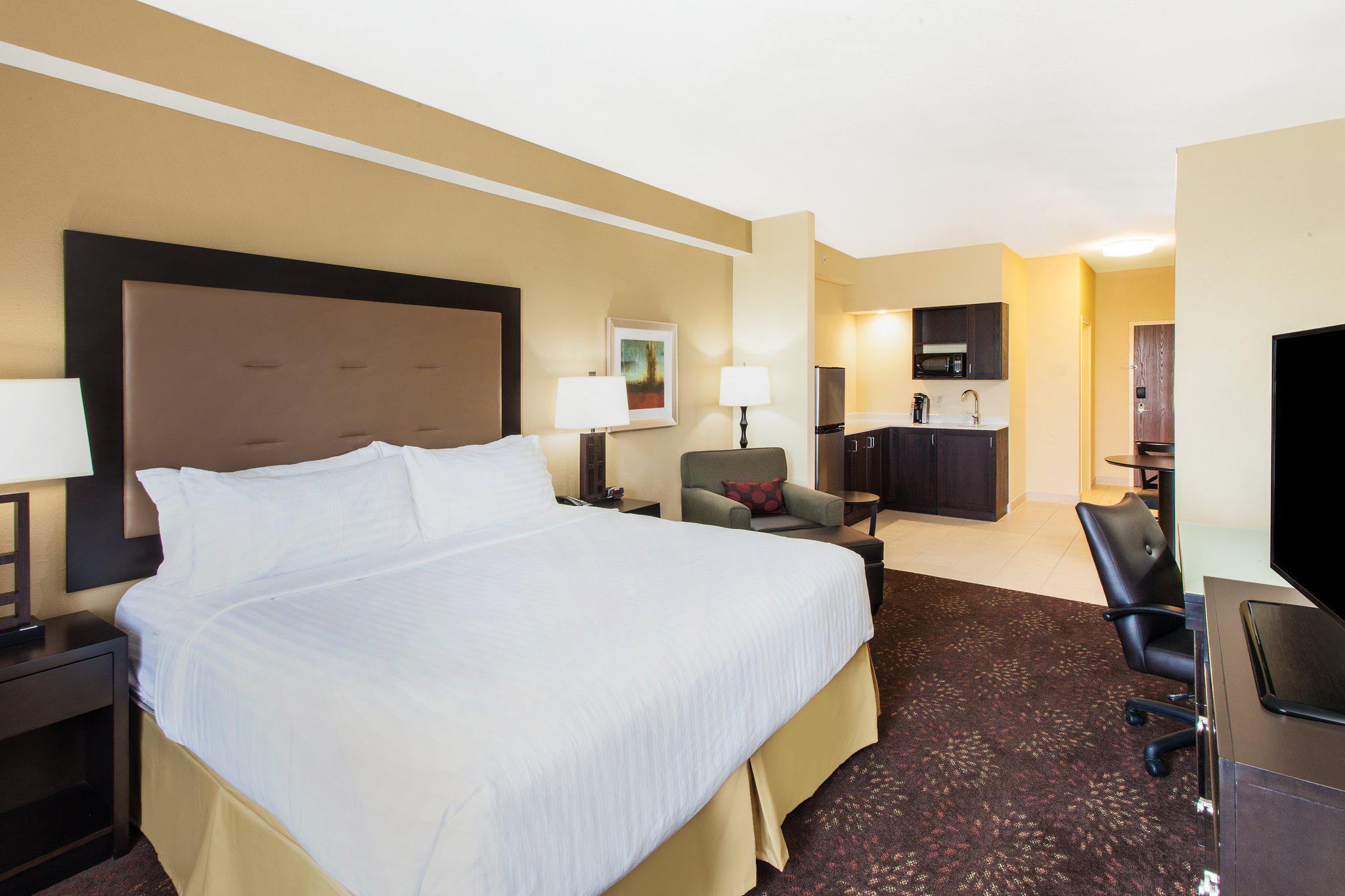 Holiday Inn Express & Suites Sandusky Photo