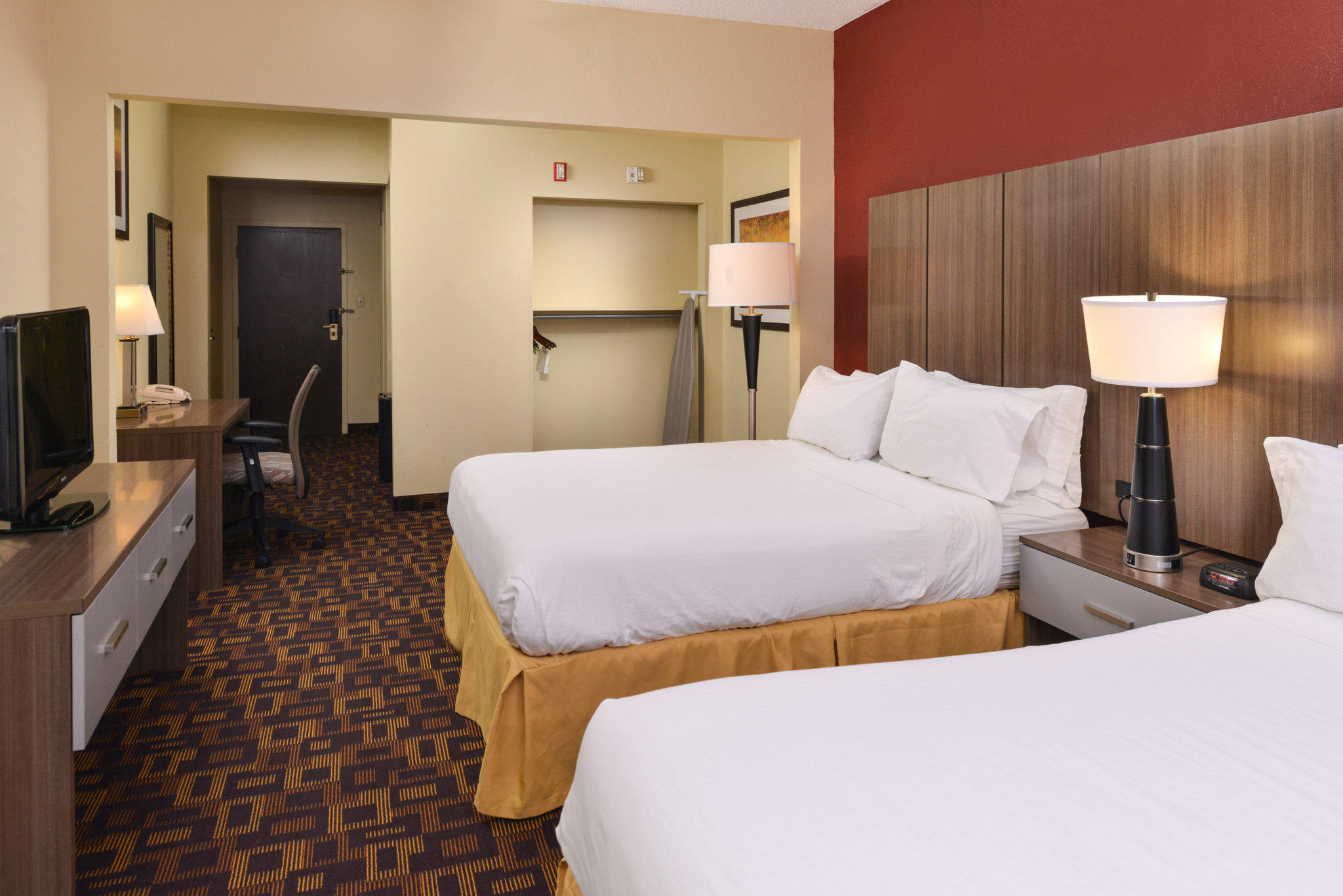 Holiday Inn Express & Suites Ridgeland - Jackson North Area Photo
