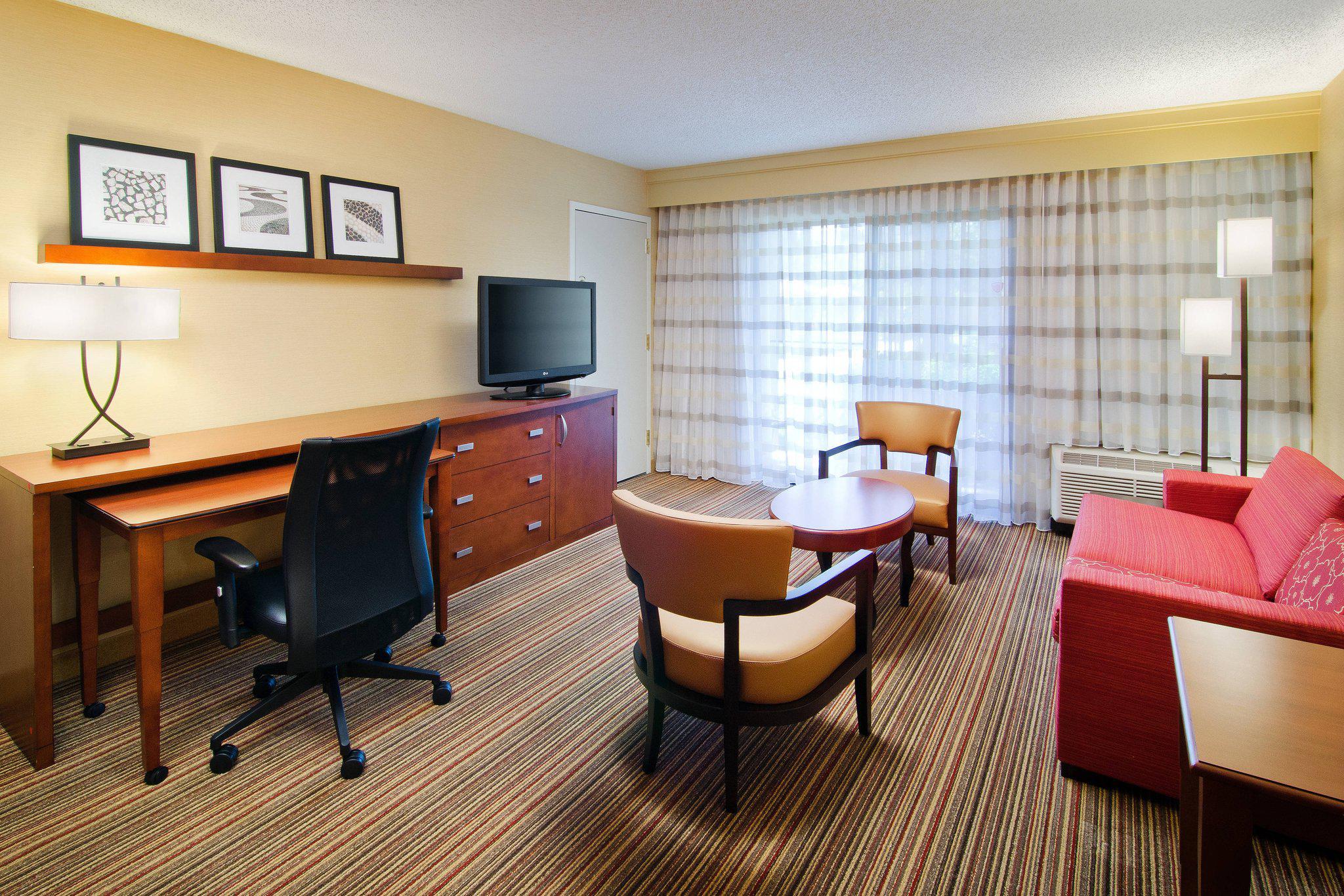 Courtyard by Marriott Irvine John Wayne Airport/Orange County Photo