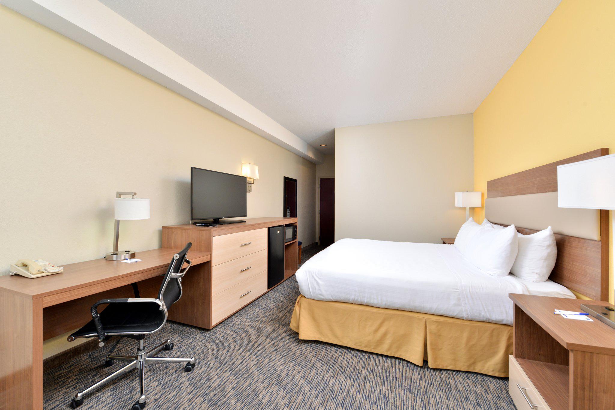 Holiday Inn Express Providence-North Attleboro Photo