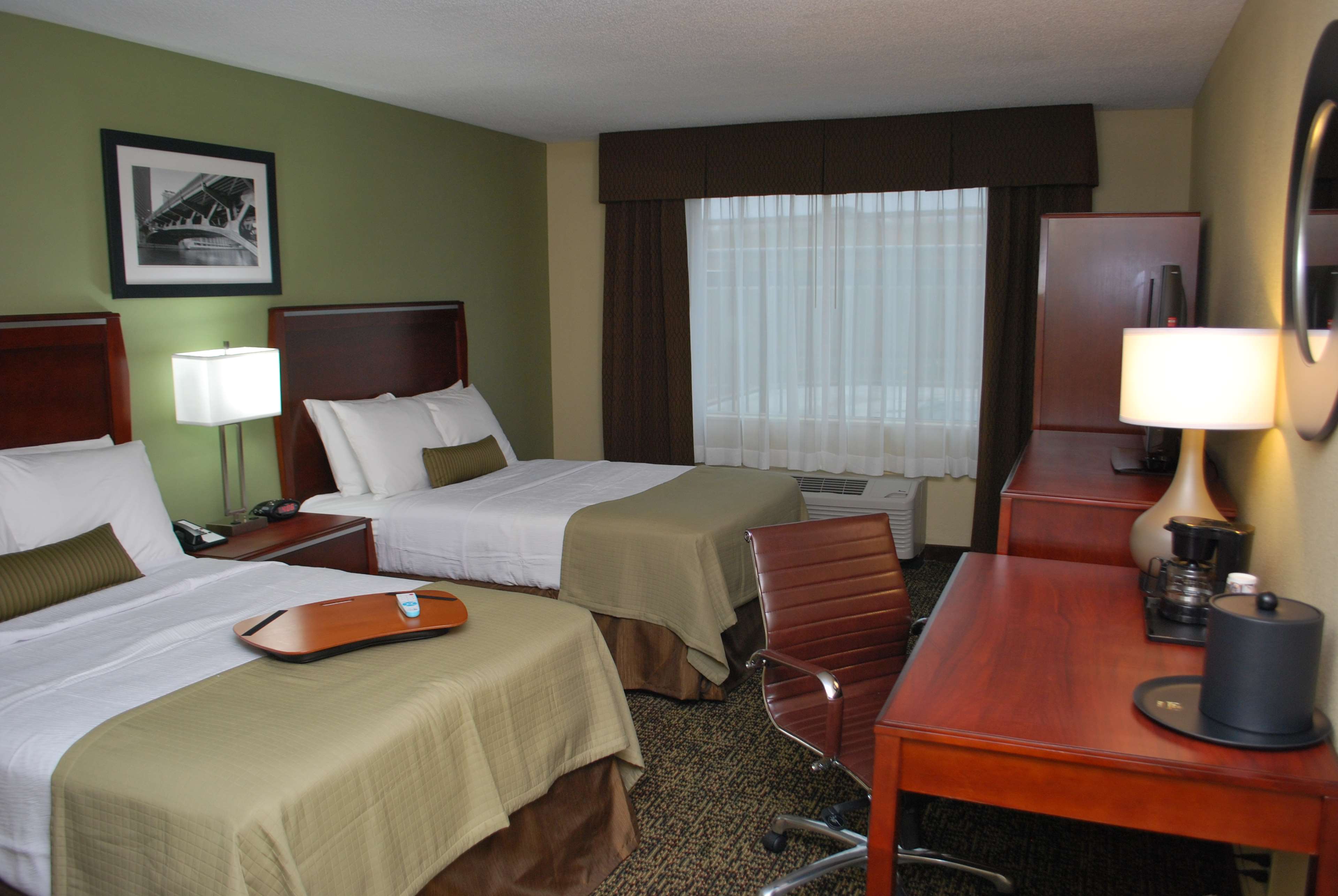 Best Western Plus Glenview-Chicagoland Inn & Suites Photo