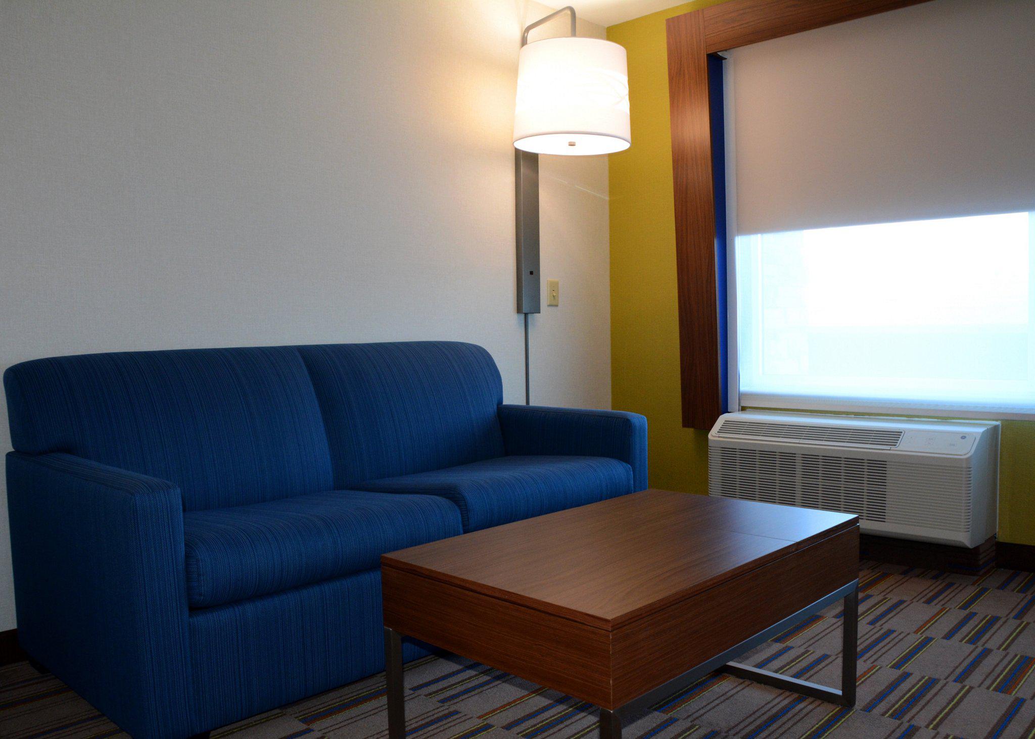 Holiday Inn Express & Suites Pittsburgh - Monroeville Photo