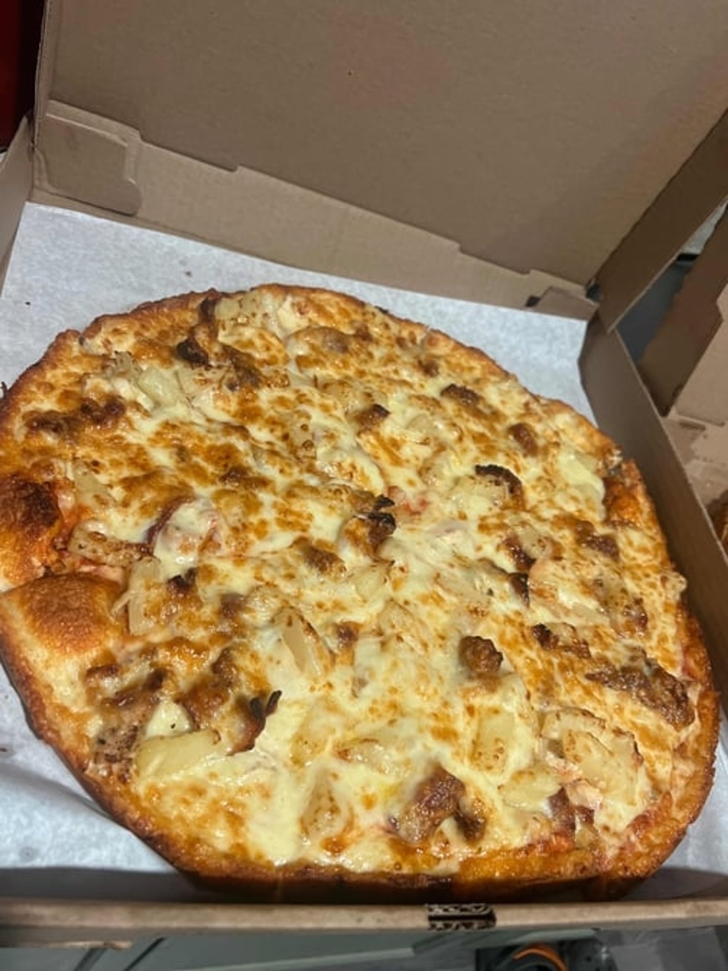 B.H. Grilled Chicken, Pineapple & Bacon Pizza (Large)