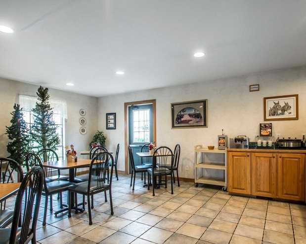 Images Econo Lodge Inn & Suites Lake Of The Ozarks