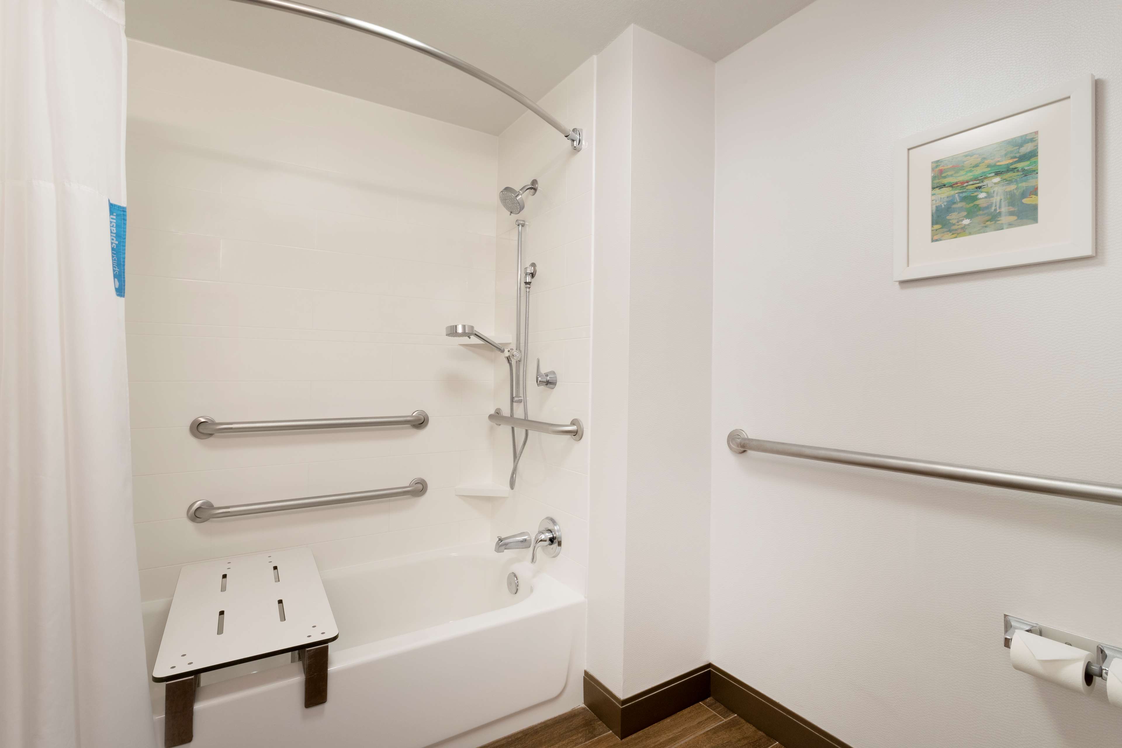 Guest room bath