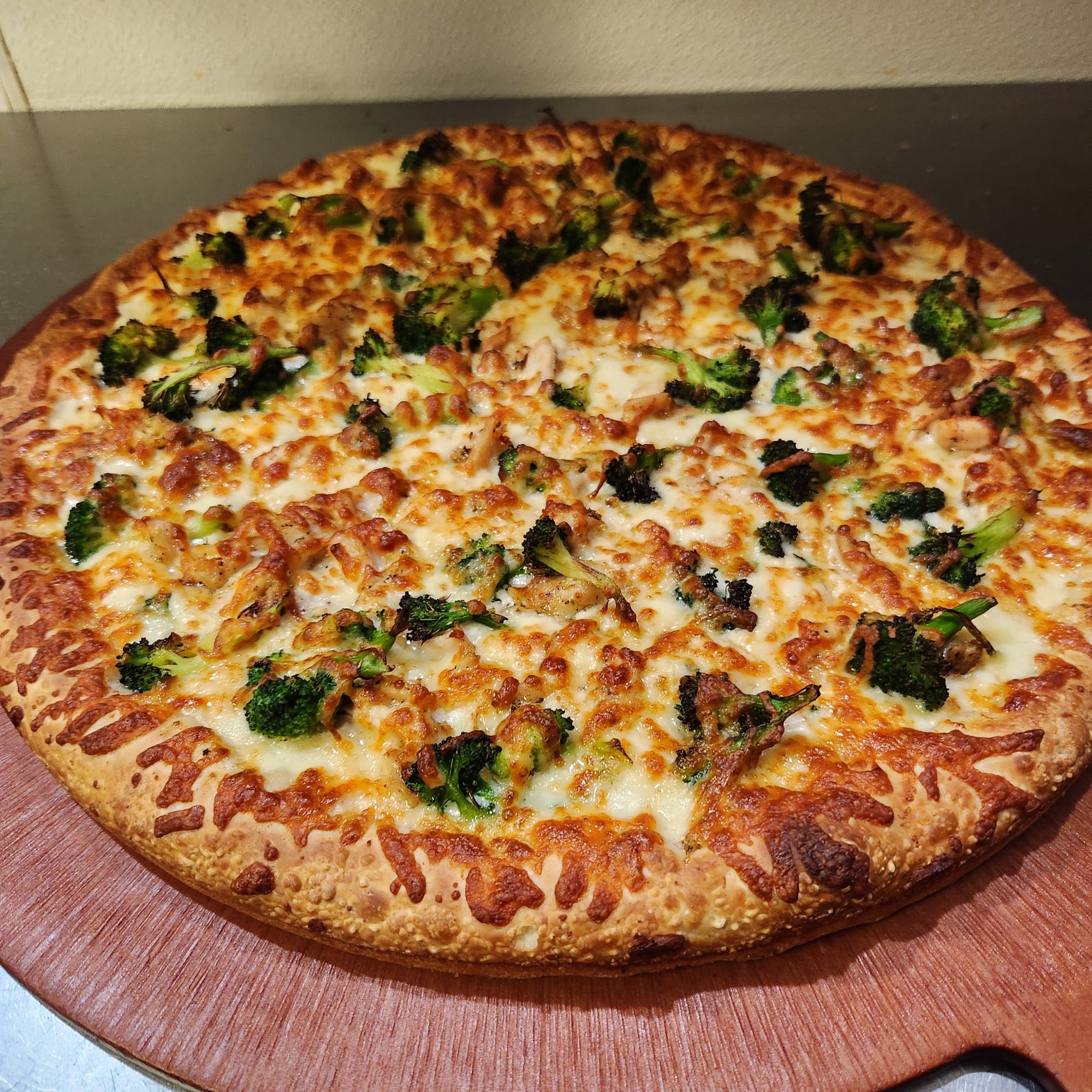 Chicken Broccli Alfrefo Pizza
