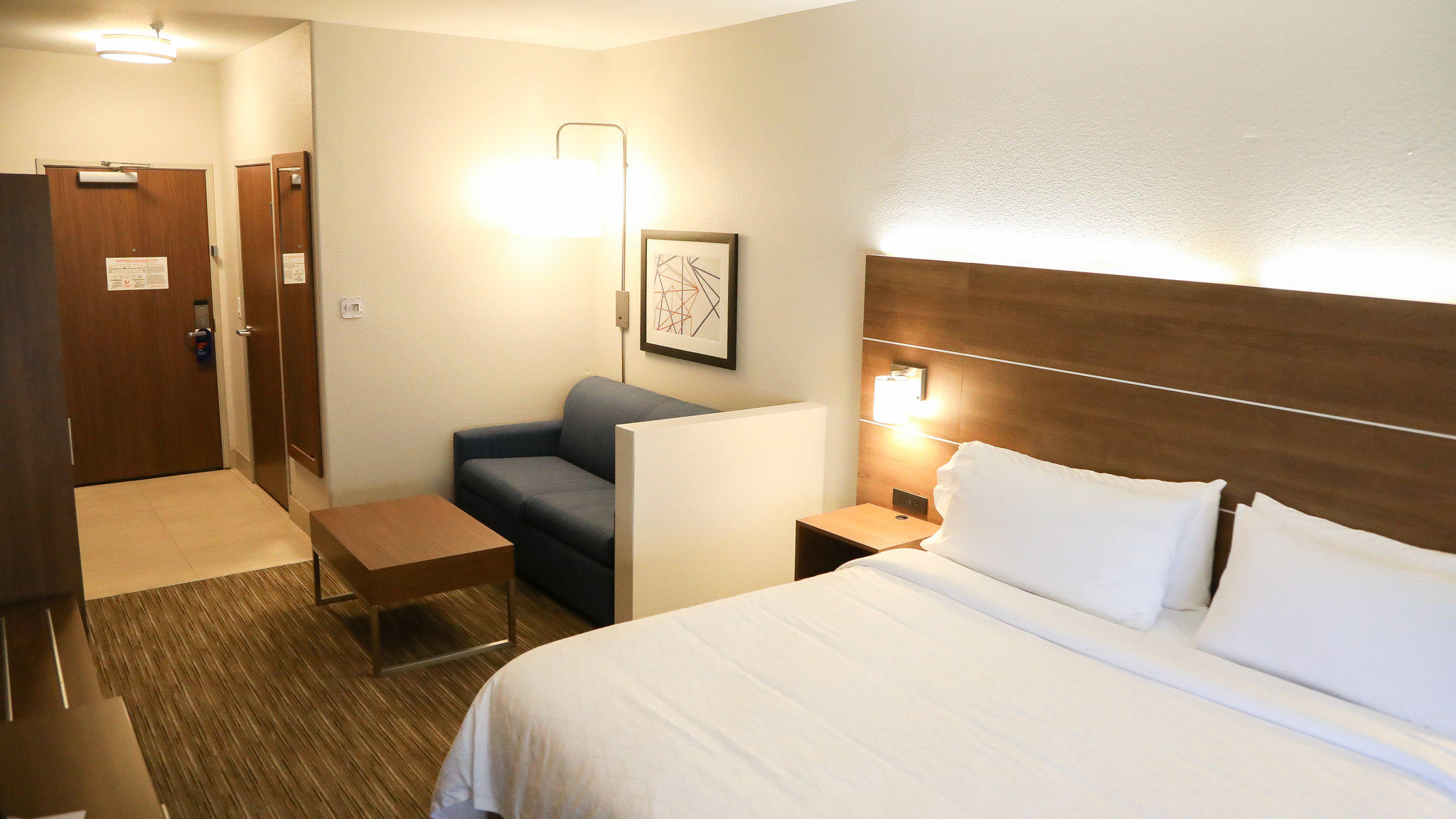 Holiday Inn Express & Suites Colorado Springs North Photo