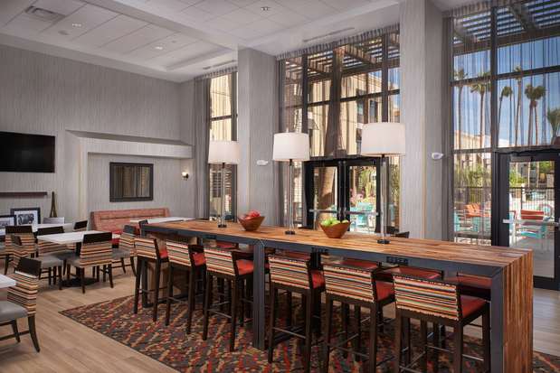 Images Hampton Inn & Suites Phoenix/Scottsdale on Shea Boulevard