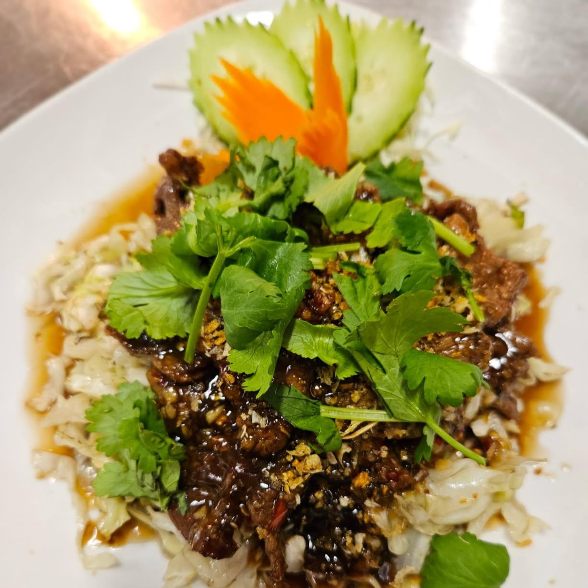 Garlic Pepper Stir-Fry (Todd Kra Tiem)
