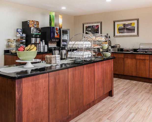 Images Quality Inn & Suites Warren - Detroit