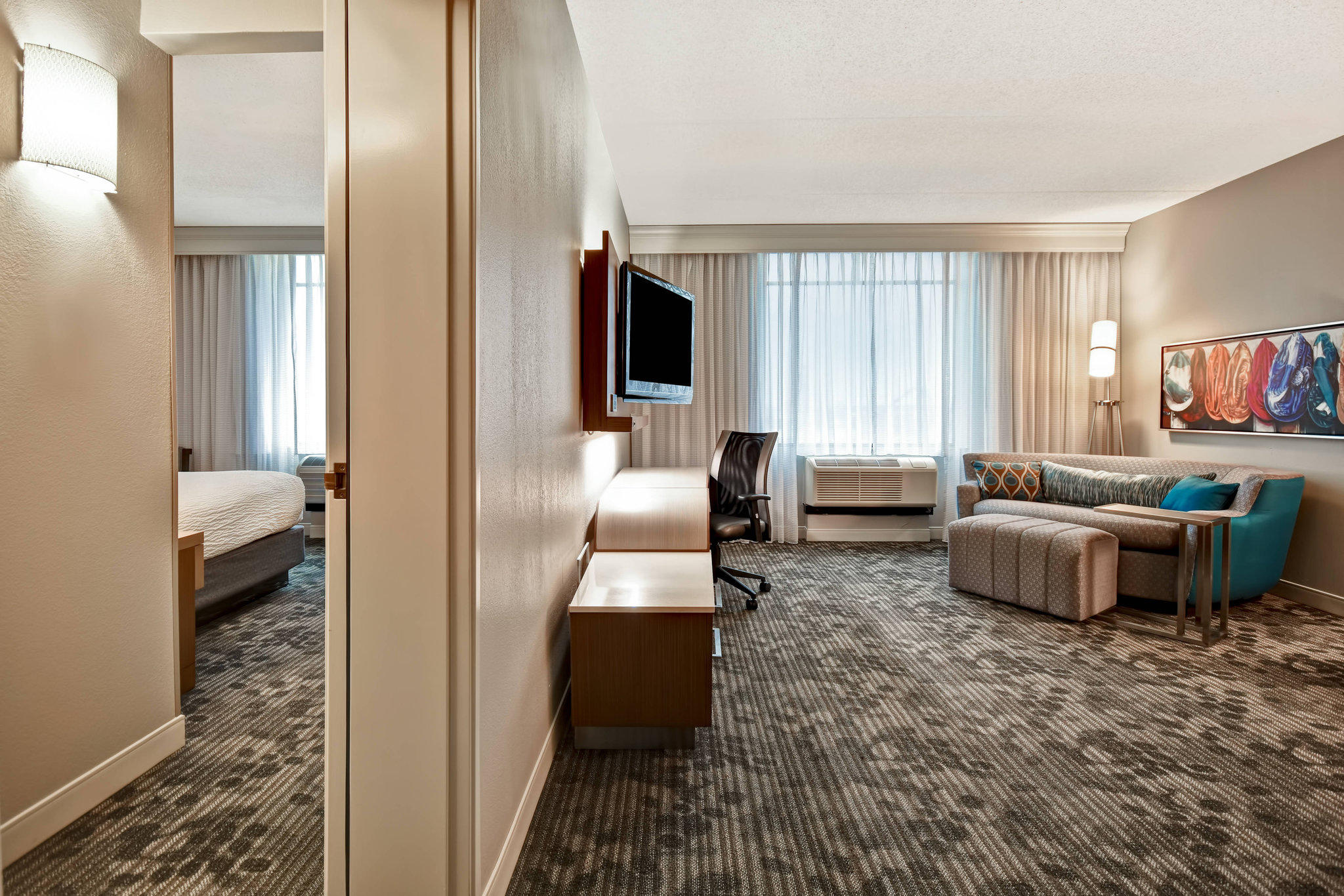 Courtyard by Marriott Louisville Airport Photo