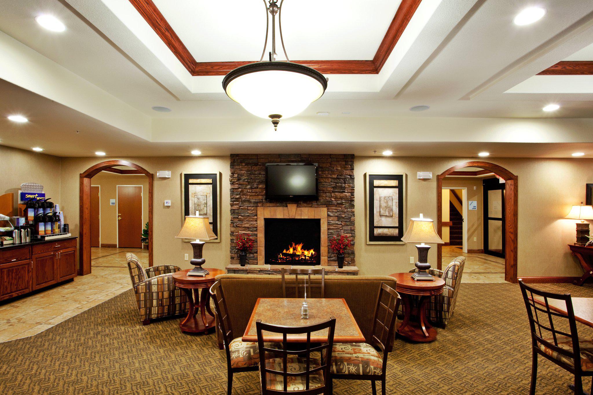 Holiday Inn Express & Suites Lewisburg Photo