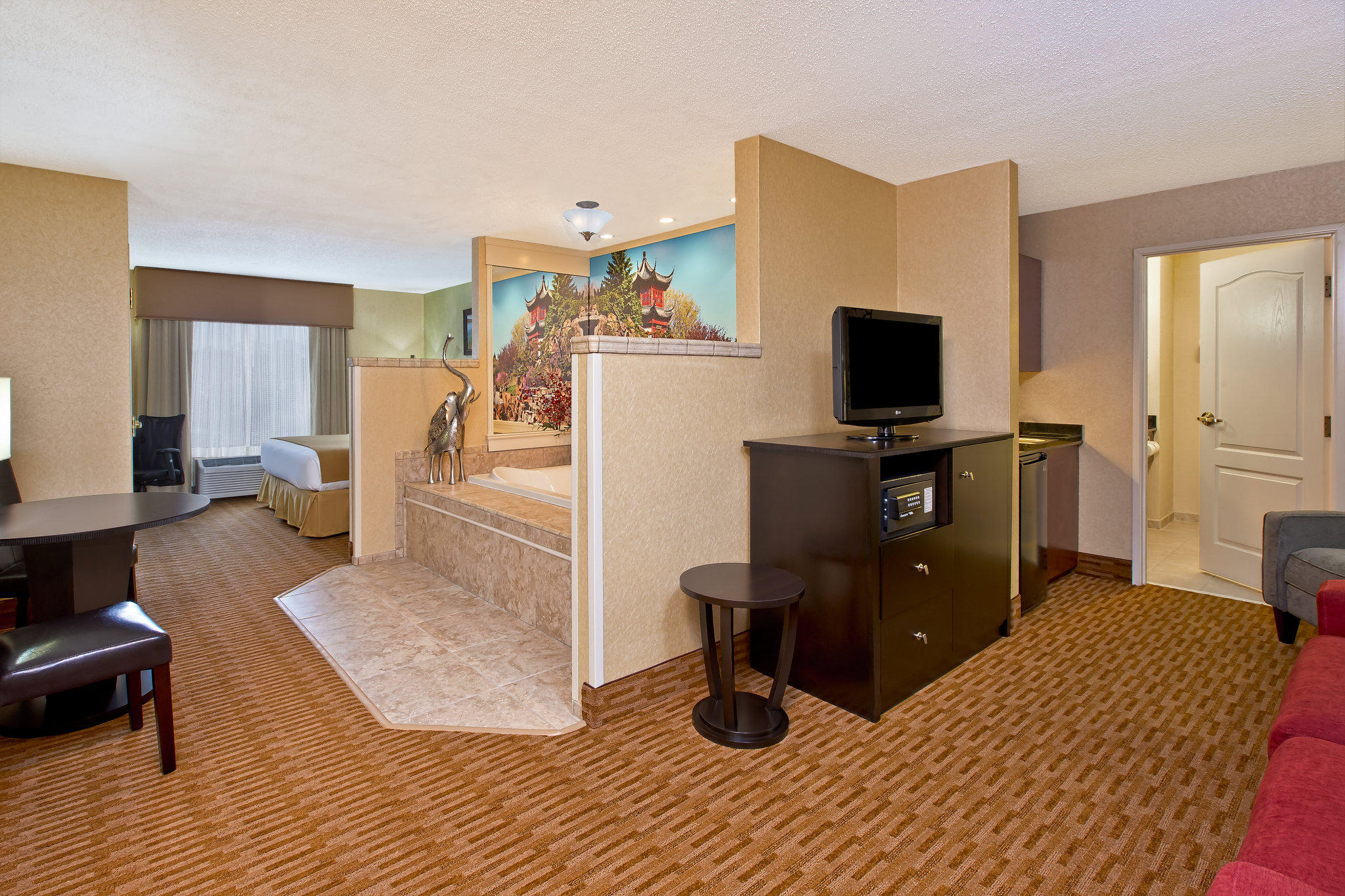 Holiday Inn Express & Suites Sharon-Hermitage Photo