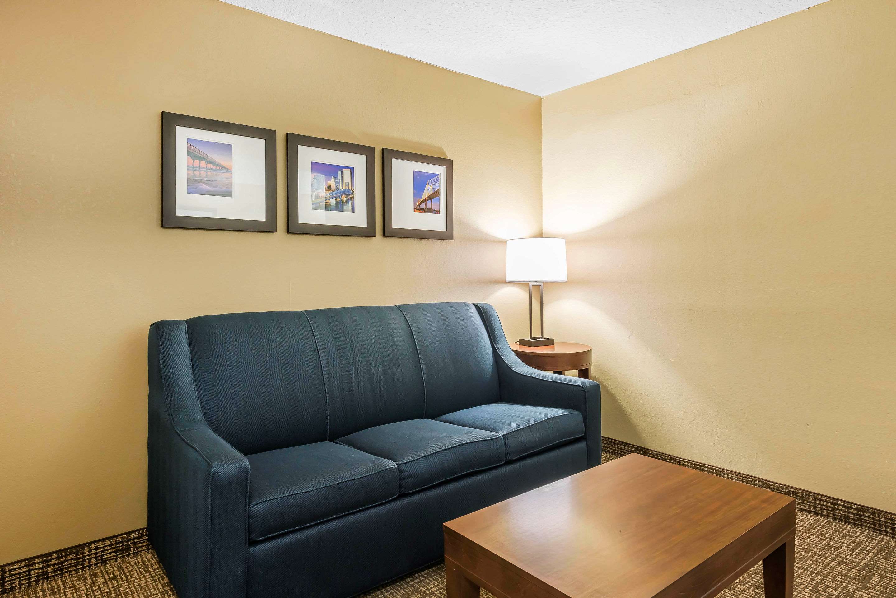 Comfort Suites Baymeadows Near Butler Blvd Photo