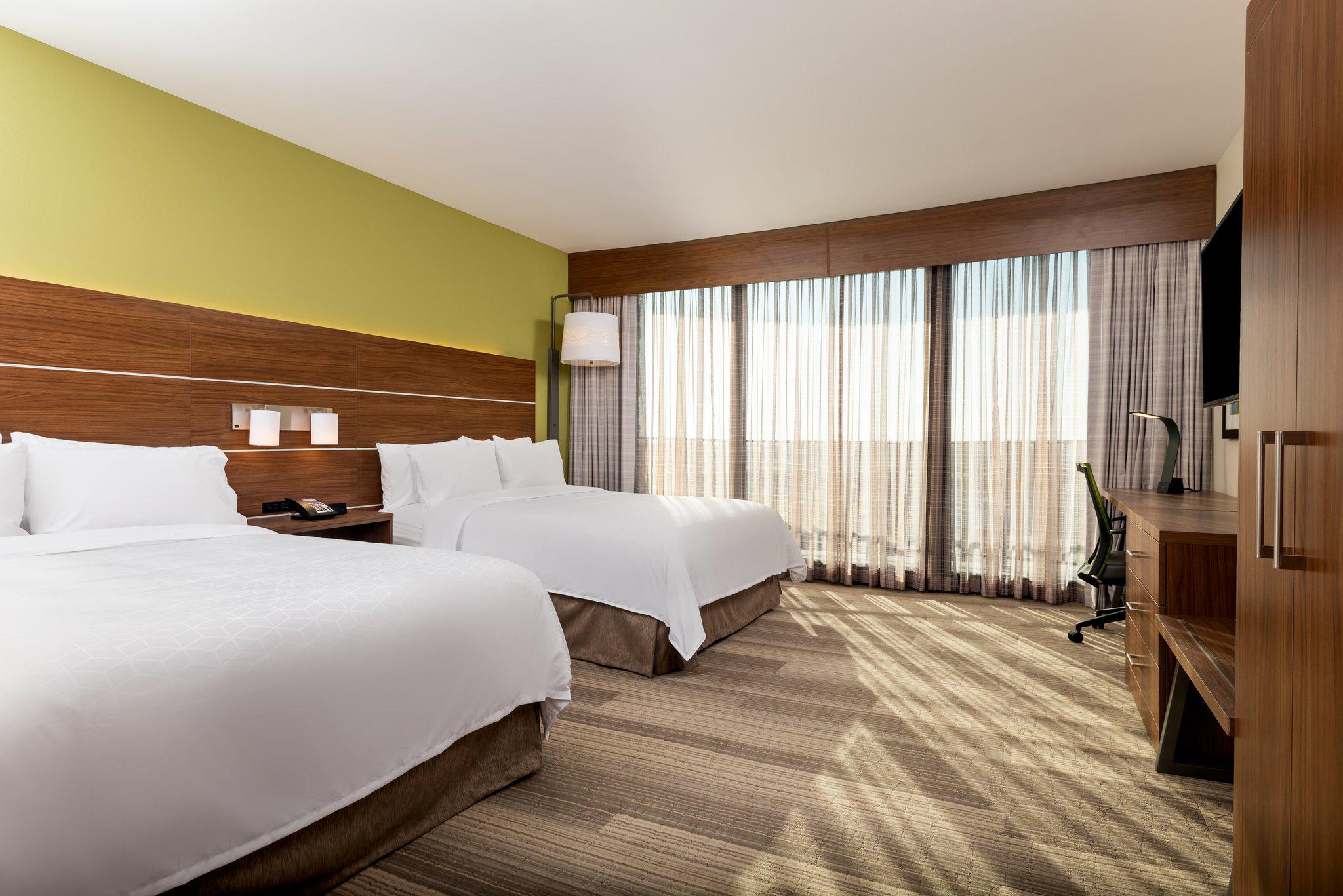 Holiday Inn Express & Suites Santa ANA - Orange County Photo