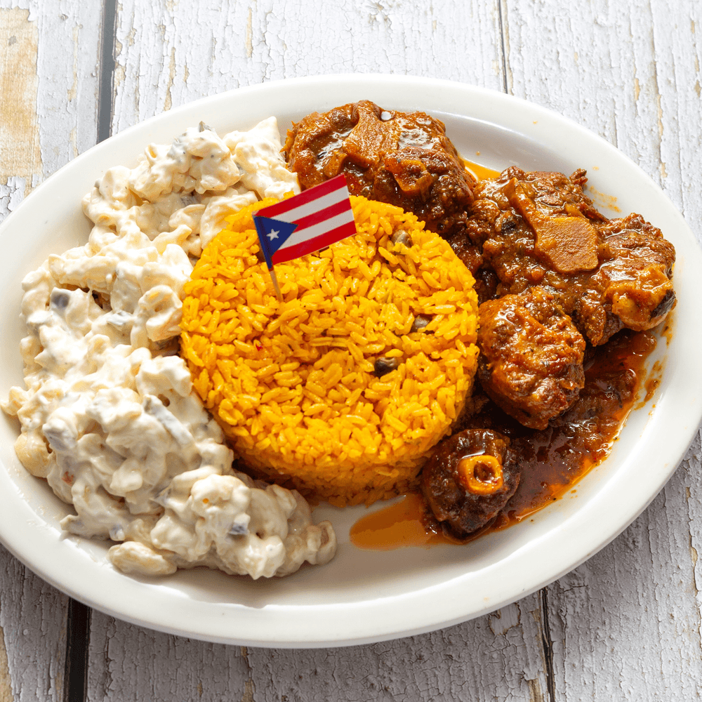 Pollo Guisado Arroz Gandules Coditos