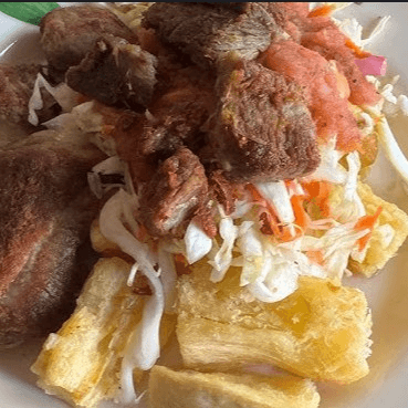 YUCA FRITA CON CHICHARRON