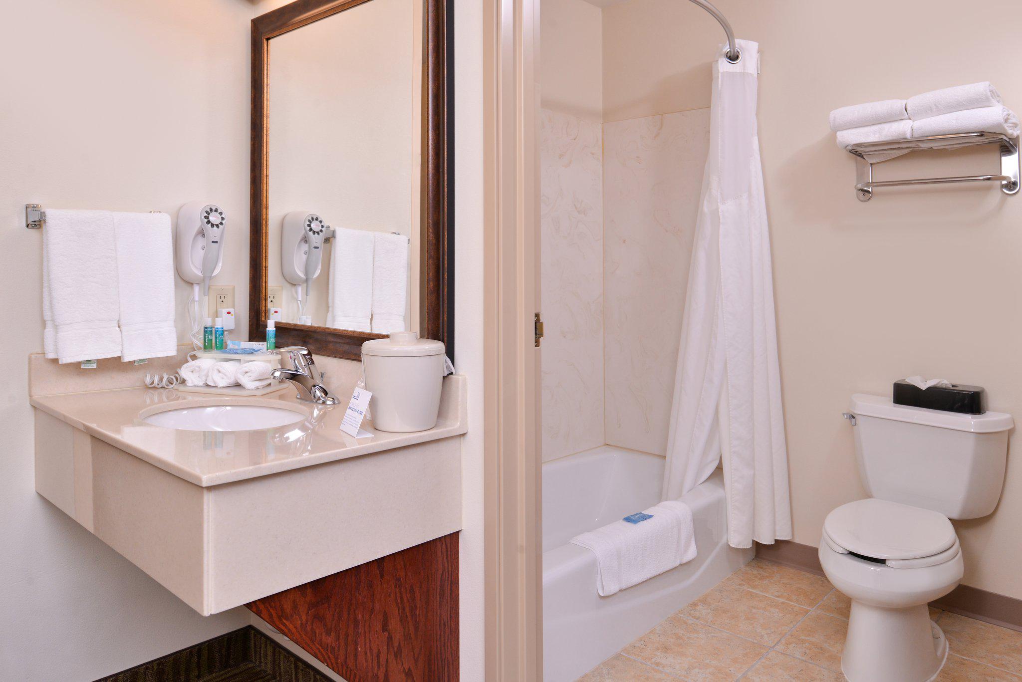 Holiday Inn Express & Suites Sioux Falls at Empire Mall Photo