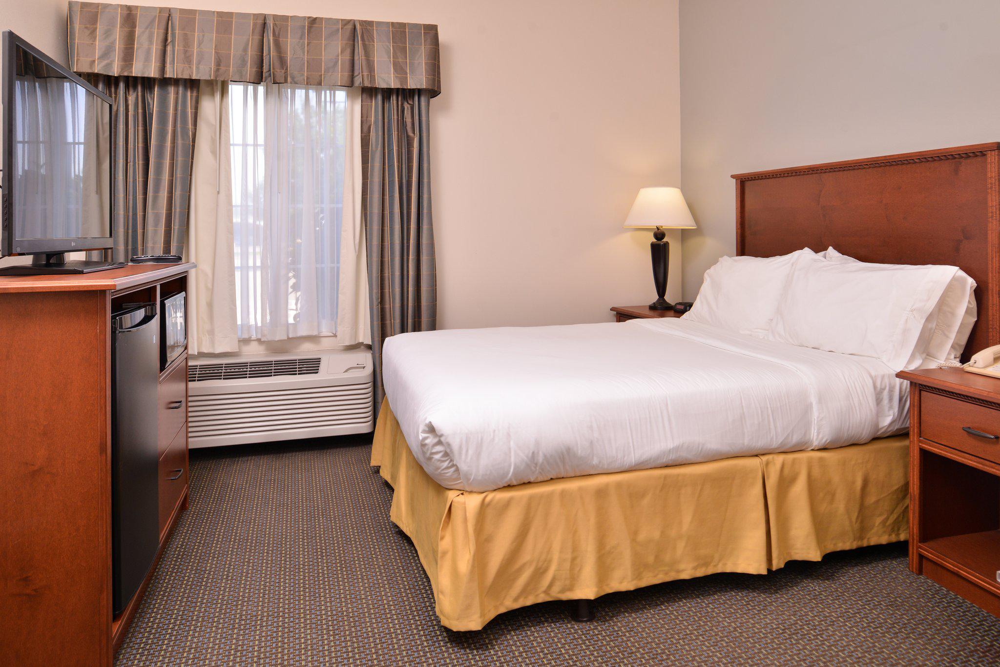 Holiday Inn Express & Suites Sioux Falls at Empire Mall Photo