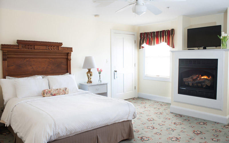 The Oaks Waterfront Inn & Events Photo