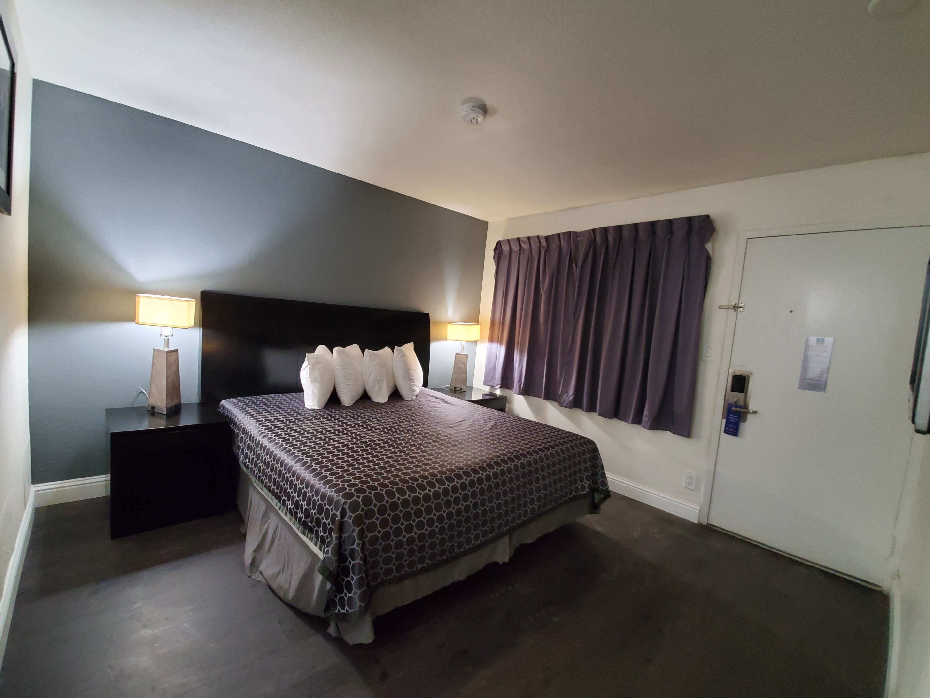 SureStay Hotel by Best Western Buttonwillow Photo