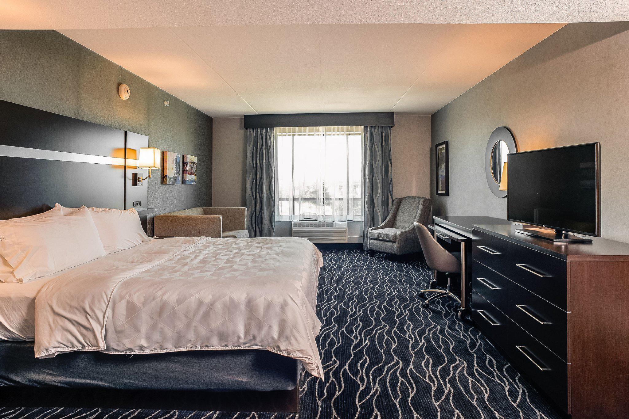 Holiday Inn & Suites Joliet Southwest Photo