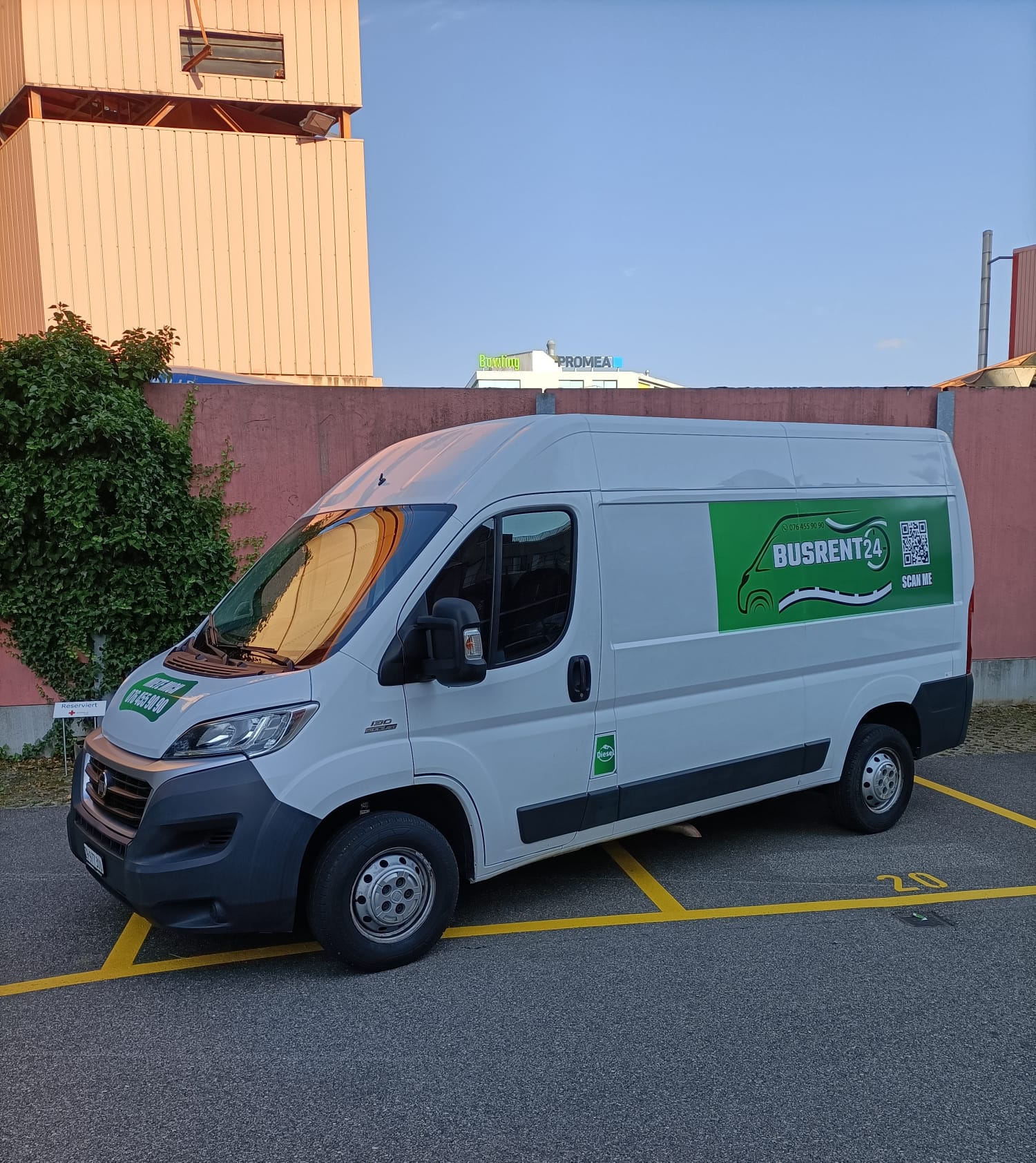 Busrent24 Solutions loue de  petits et grands fourgons