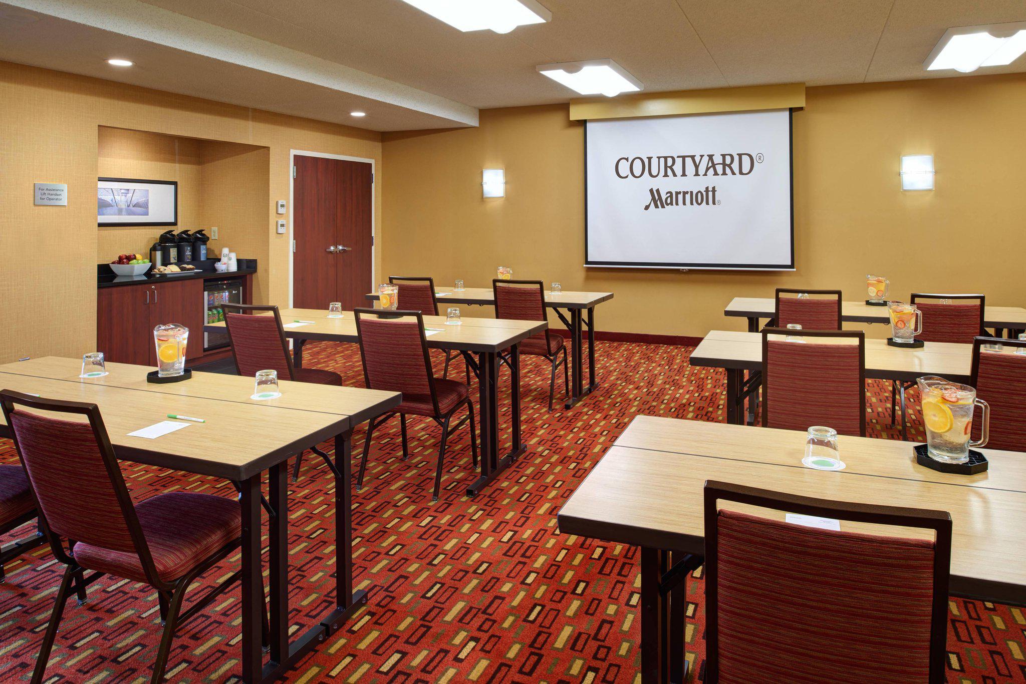 Courtyard by Marriott Detroit Livonia Photo